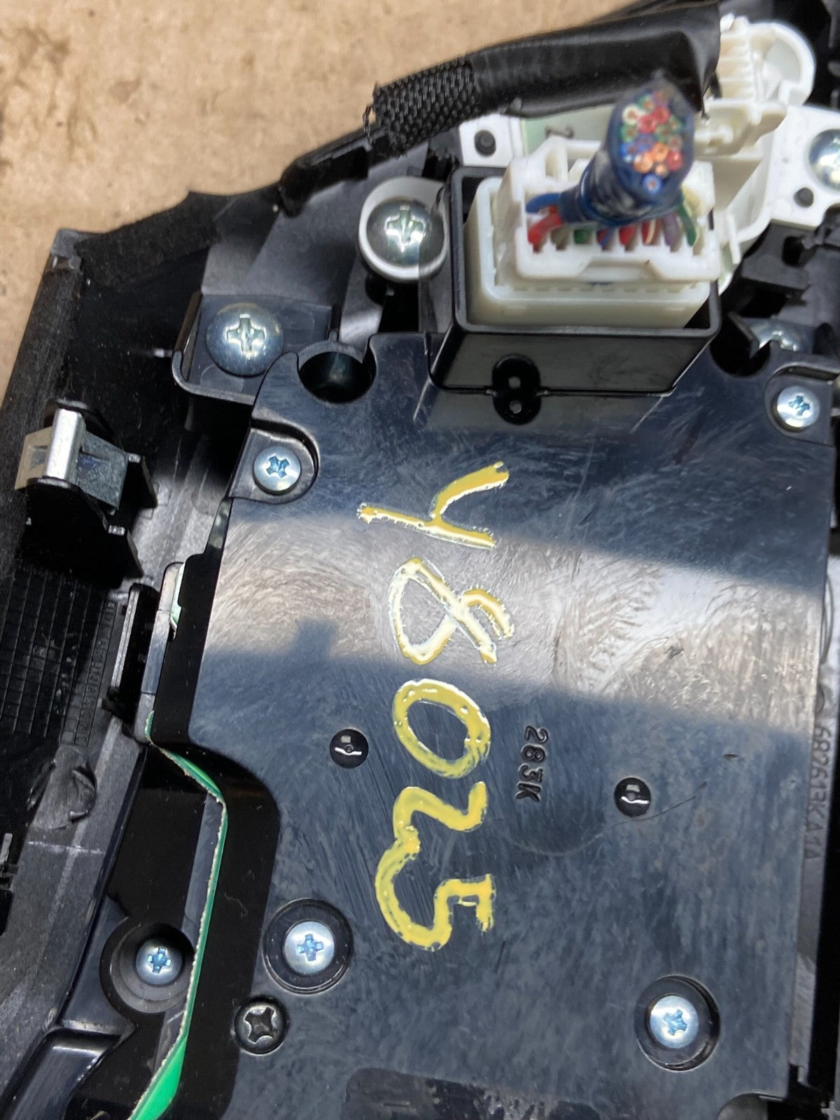 2013 to 2015 Nissan Pathfinder Information Display Control OEM Y8025 DG6