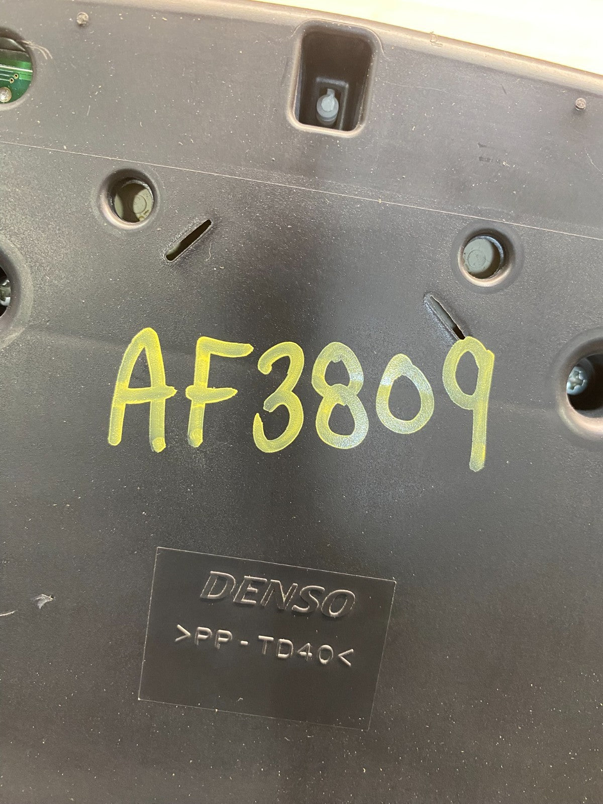 2007 to 2014 Cadillac Escalade Instrument Speedometer Cluster Gauge AF3809 DW5