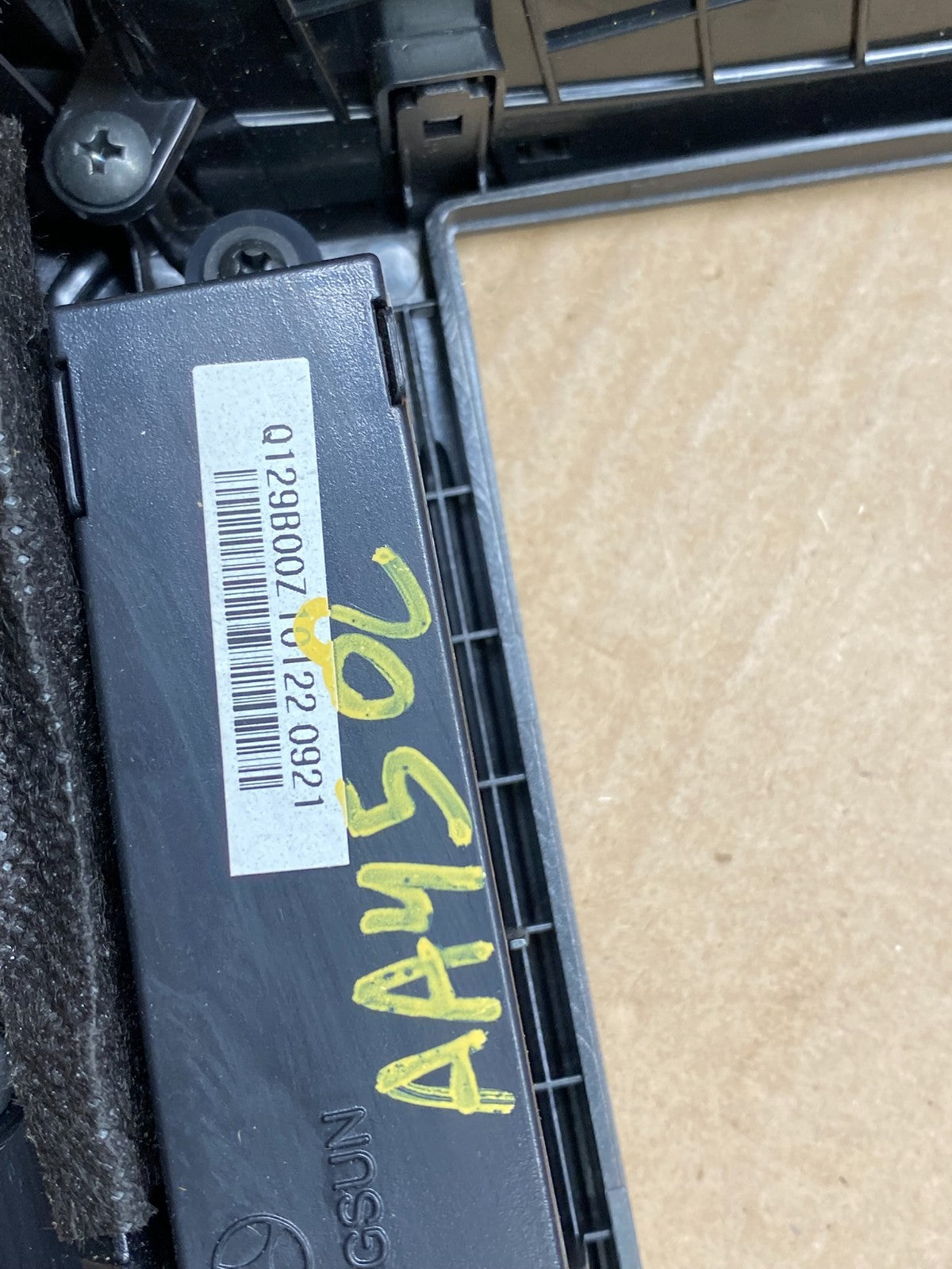 2007 to 2012 Hyundai Santa Fe Center Air Vent A/C Clock Bezel Trim OEM aa4502 DG7