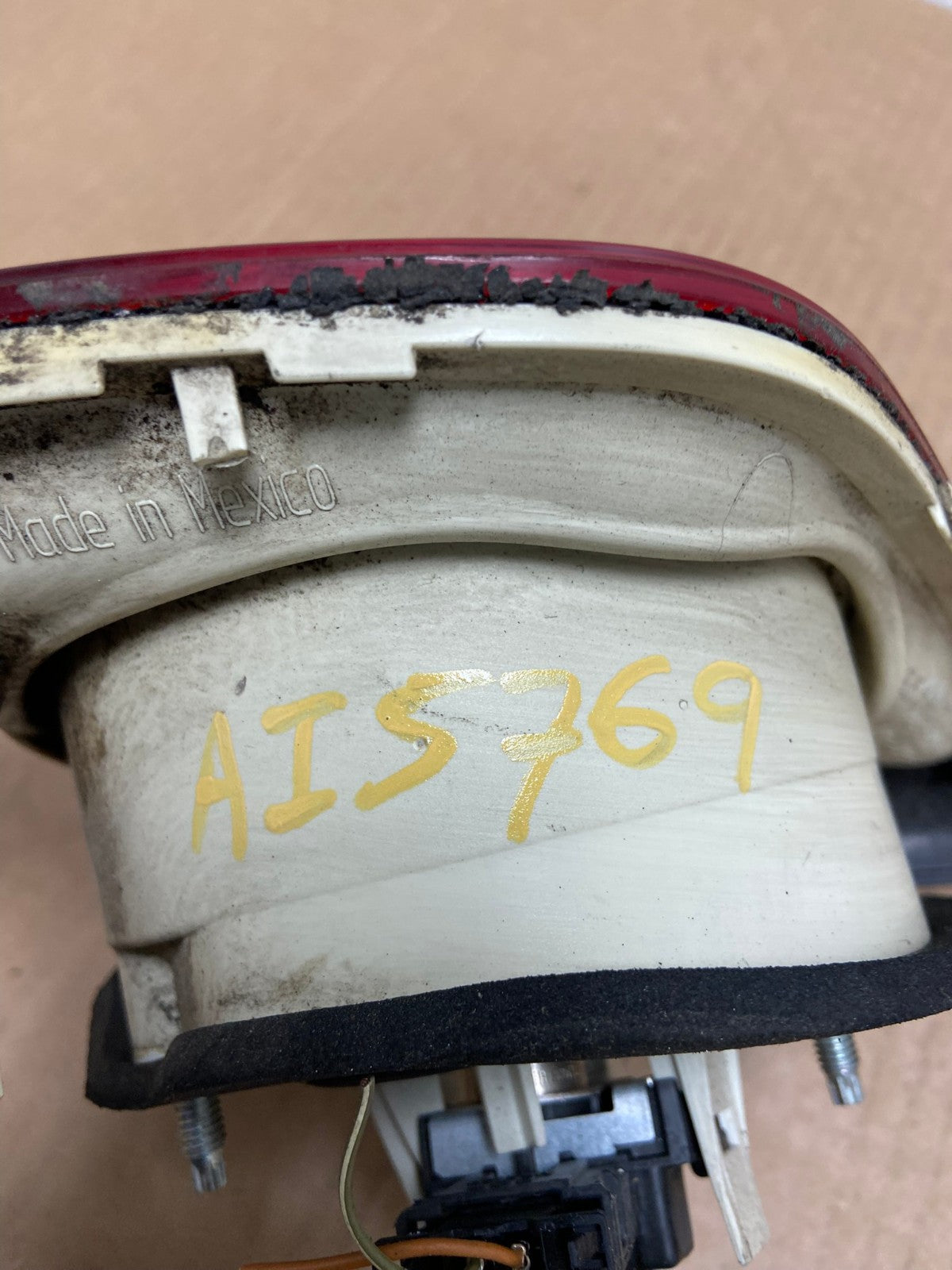 2005 2006 2007 Volkswagen Jetta Left Driver LH Tail Light Inner AI5769 LK6