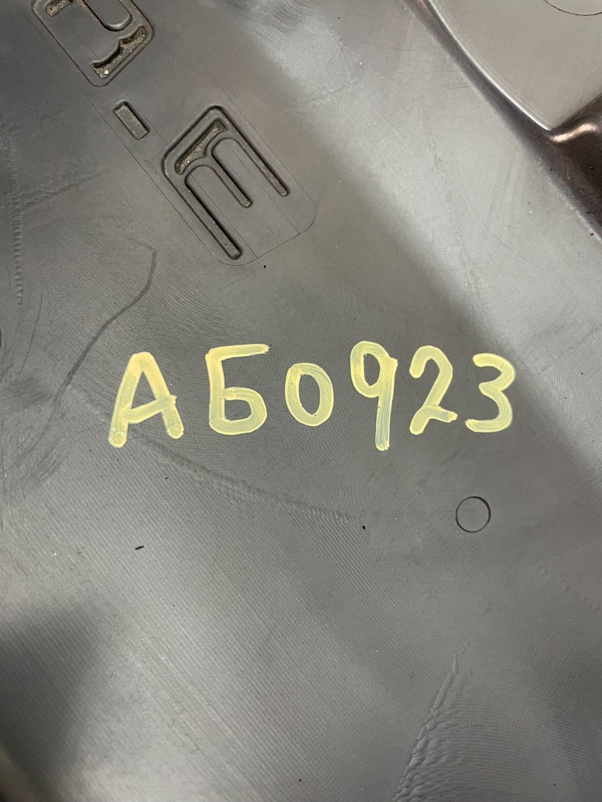 2011 to 2019 Dodge Journey 3.6L Engine Cover Shield ag0923 DG5