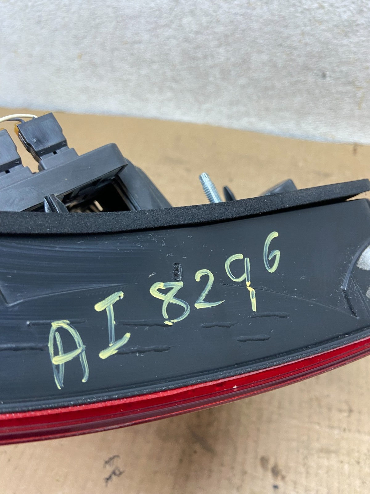 2007 - 2013 Volvo S80 Right Passenger RH Side Tail Light AI8296 DW6