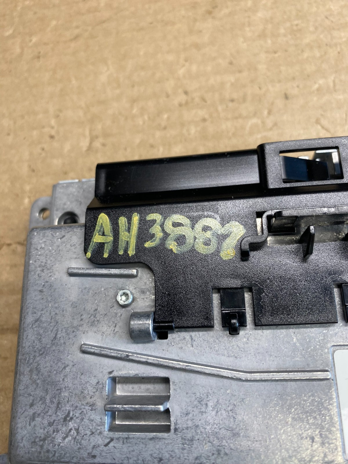 2010 - 2014 Audi Q5 A4 Radio Navigation Screen Display AH3882 DG5