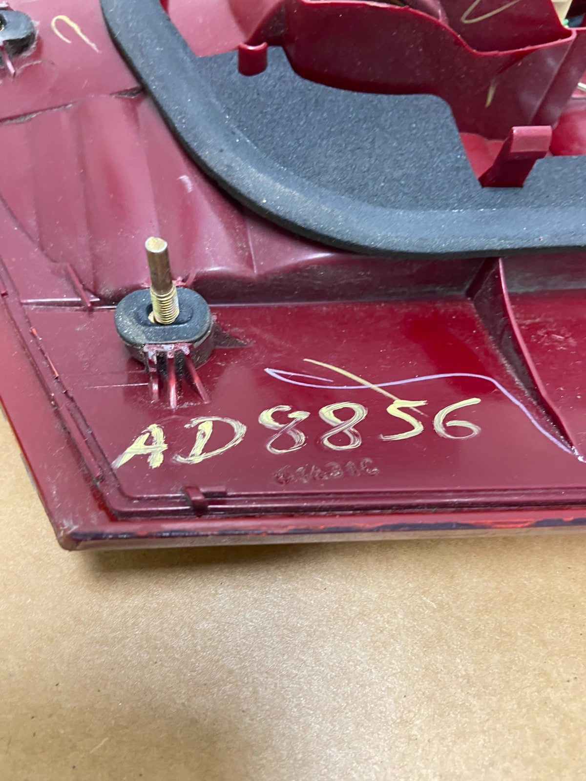 2004-2005 Toyota Sienna Right Passenger RH Side Inner Tail Light AD8856 DW7