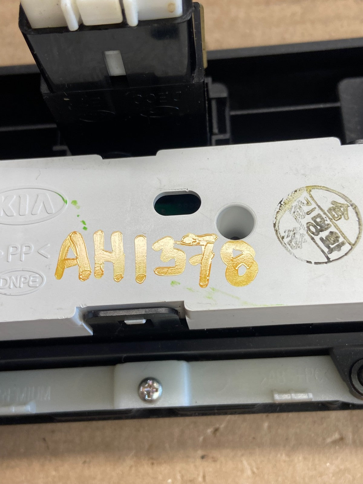2003 to 2009 Kia Sorento Digital Clock Display Screen AH1378 DG6
