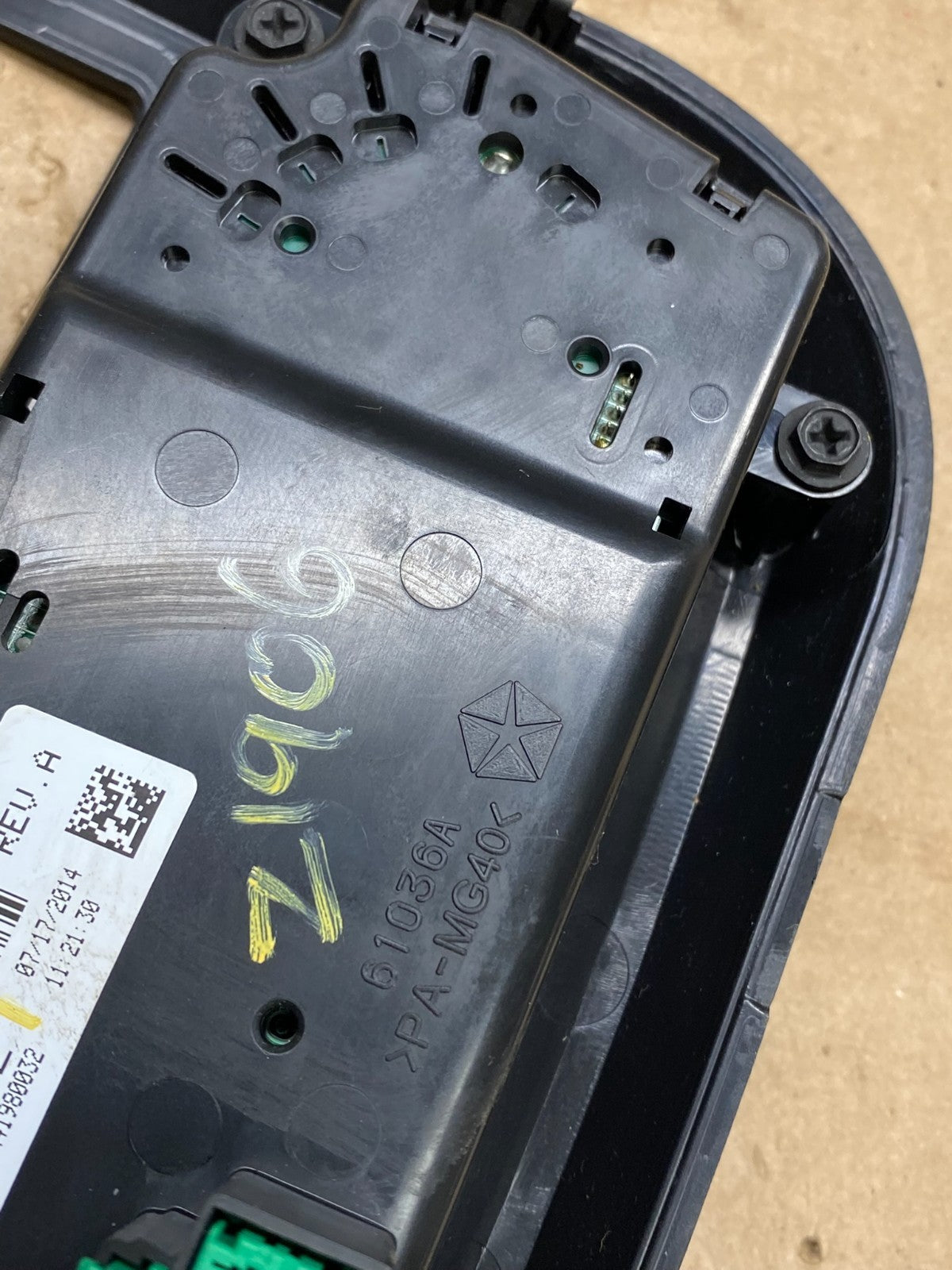 2011 to 2017 Jeep Compass Dash Climate Temperature Control Radio Bezel Z1906 DG7