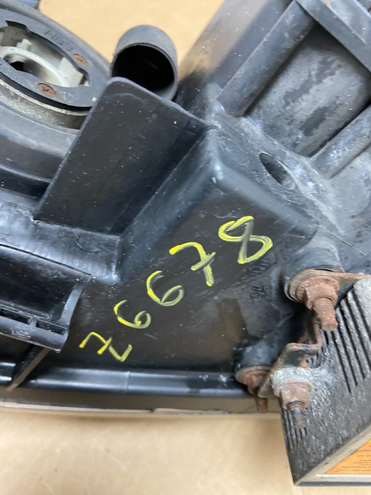 2000 to 2001 Infiniti I30 Right Passenger RH Side Headlight Xenon Z6678 DW9