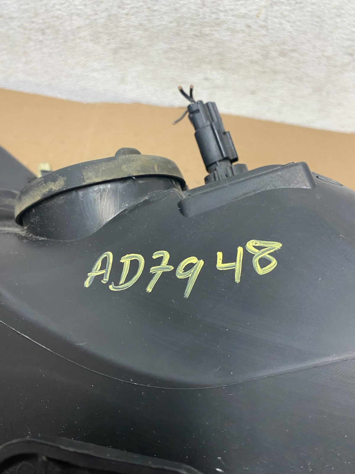 2013 - 2016 Ford Escape Headlight Left Driver Lh Side Halogen AD7948 DW12