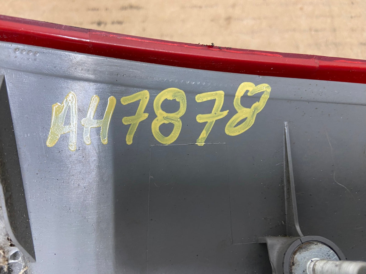 2006 to 2010 Toyota Sienna Right Passenger RH Inner Tail Light AH7878 LK6