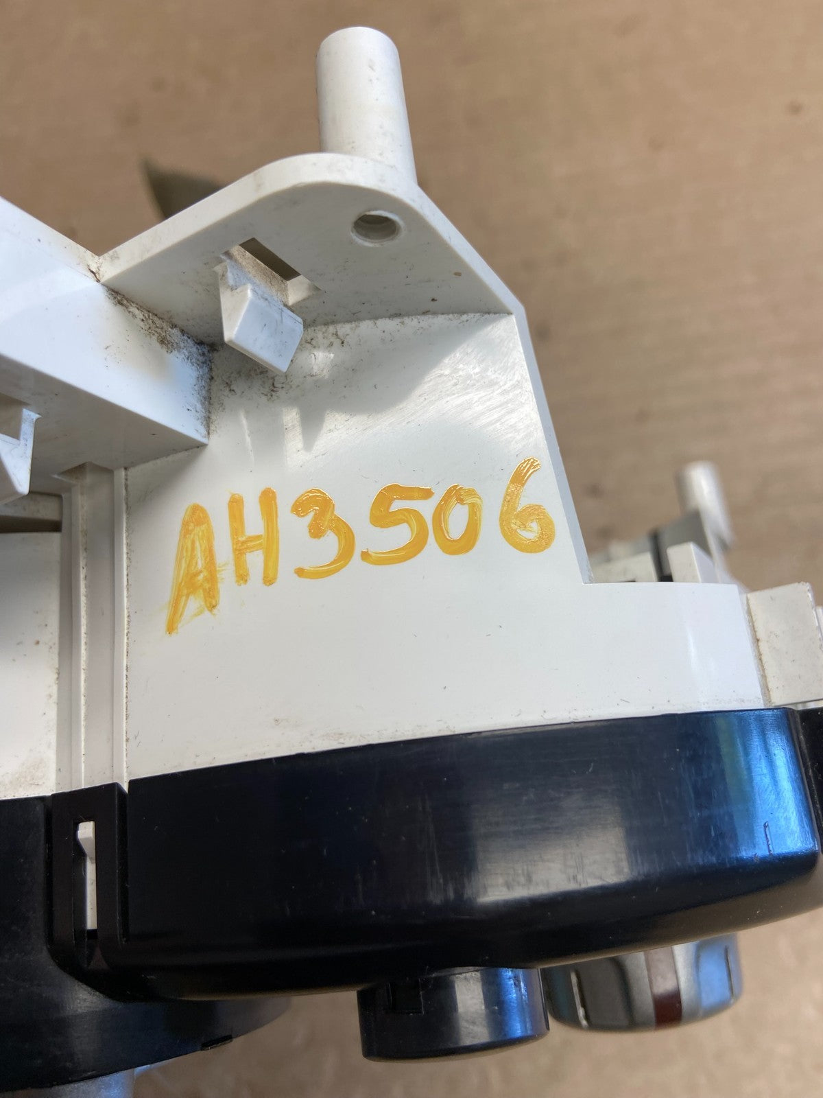2012 to 2019 Nissan Versa Dash AC Climate Control Bezel Trim ah3506 DG6