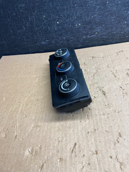 2012-2014 GMC Sierra Chevy Silverado A/C AC Climate Control A/C AI5928 DG1