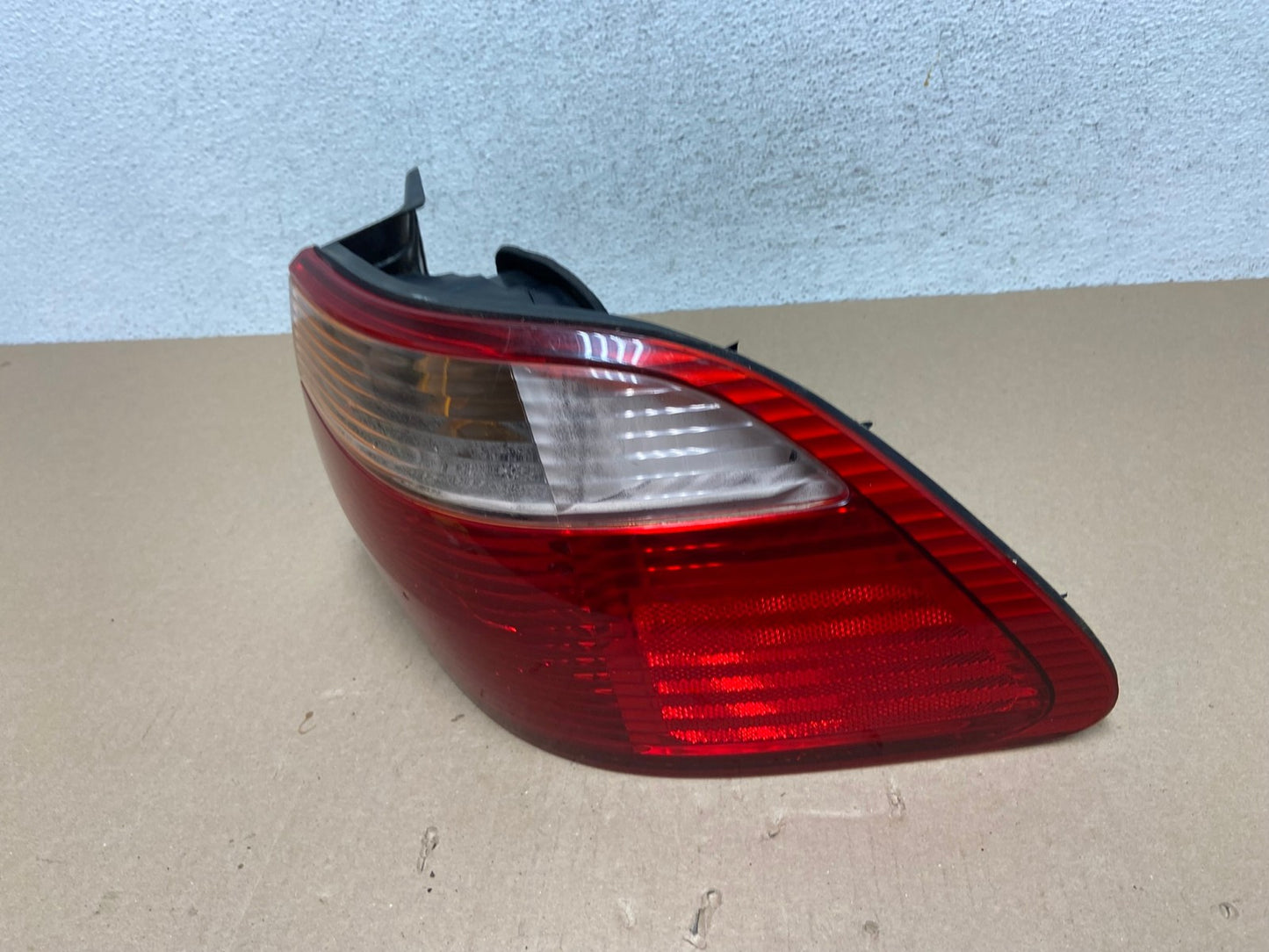 1998 to 2000 Honda Accord Sedan 4door Right RH Side Tail Light AE7144 LK1