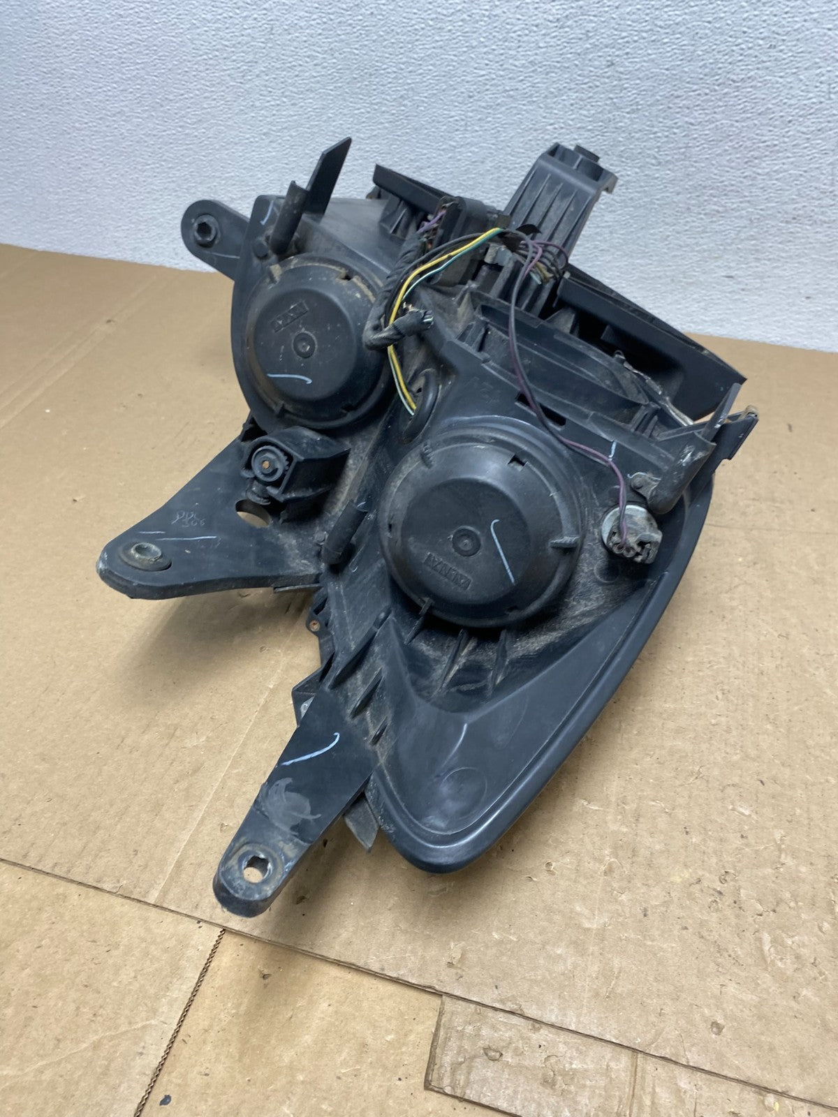 2007 to 2010 Saturn Outlook Left Driver LH Halogen Headlight AC5862 DW8