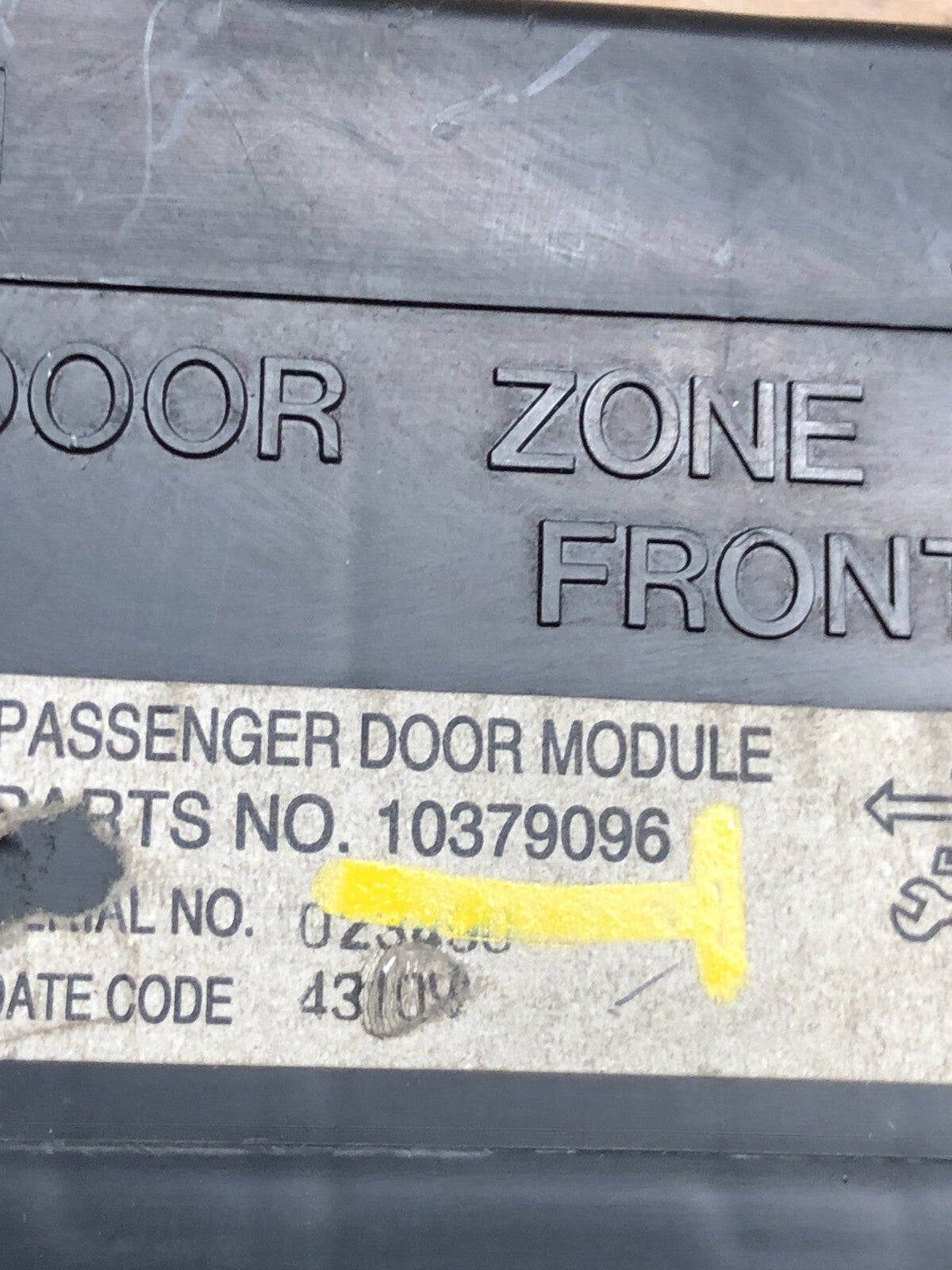 2005 - 2011 Cadillac STS Front Right Passenger Door Control Module Bracket G36577