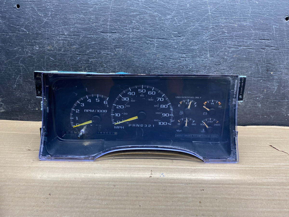 1995 to 1999 Chevrolet Silverado Suburban Cluster Gauge Speedometer AH9938 DG0