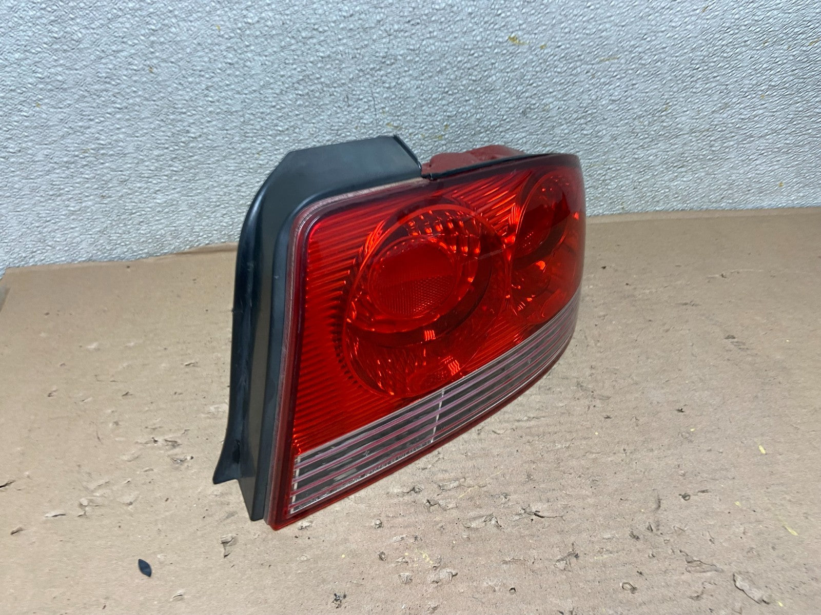 2002 - 2005 Hyundai Sonata Right Passenger RH Side Tail Light OEM AB0254 LK2
