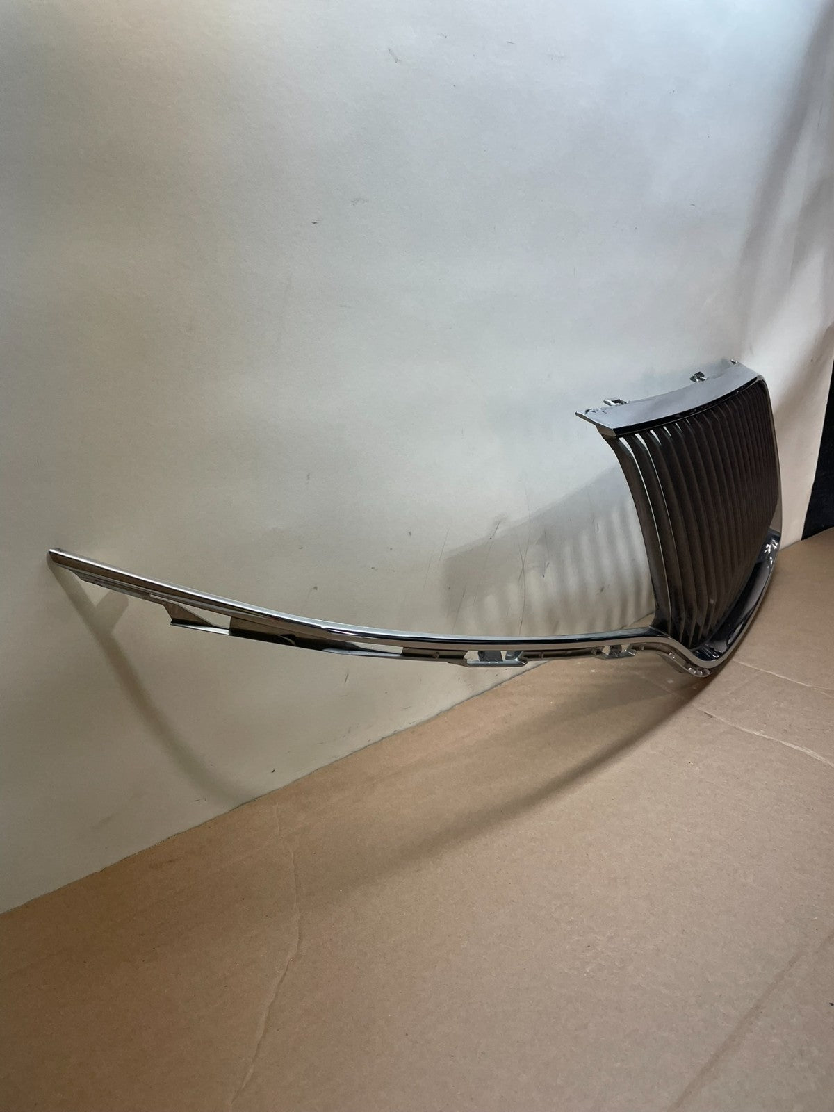 2013 to 2016 Lincoln MKT Right Passenger Side Grille Grill AH8836 DG2
