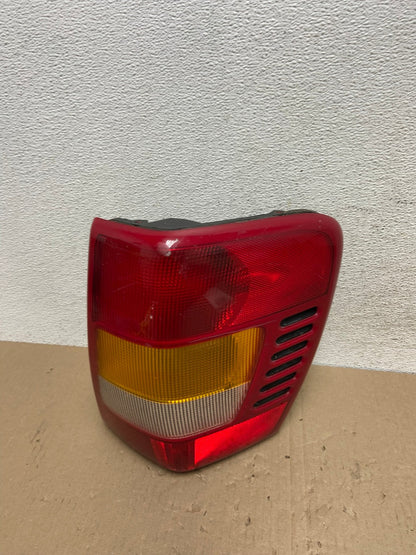 1999-2004 Jeep Grand Cherokee WJ Right Passenger Rh Tail Light AE9609 LK0