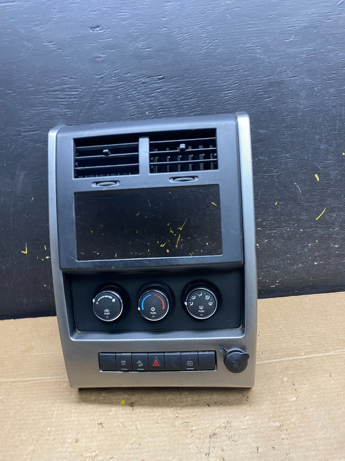 2008 to 2012 Jeep Liberty Dash Climate Temperature Control Radio Bezel W9657 DG0