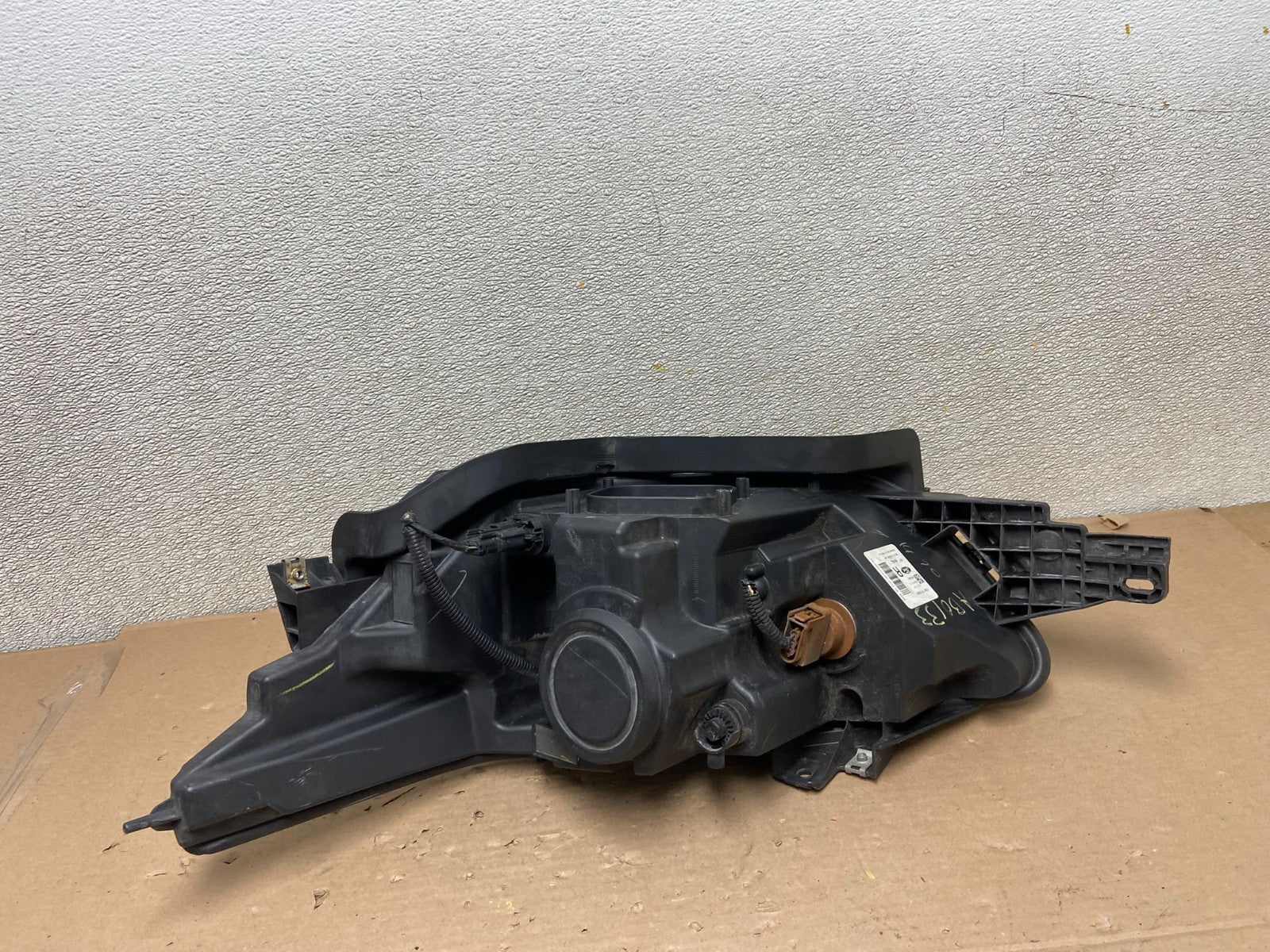 2013 to 2019 Ford Taurus Right Passenger RH Side Headlight Halogen OEM AB0133 DW5