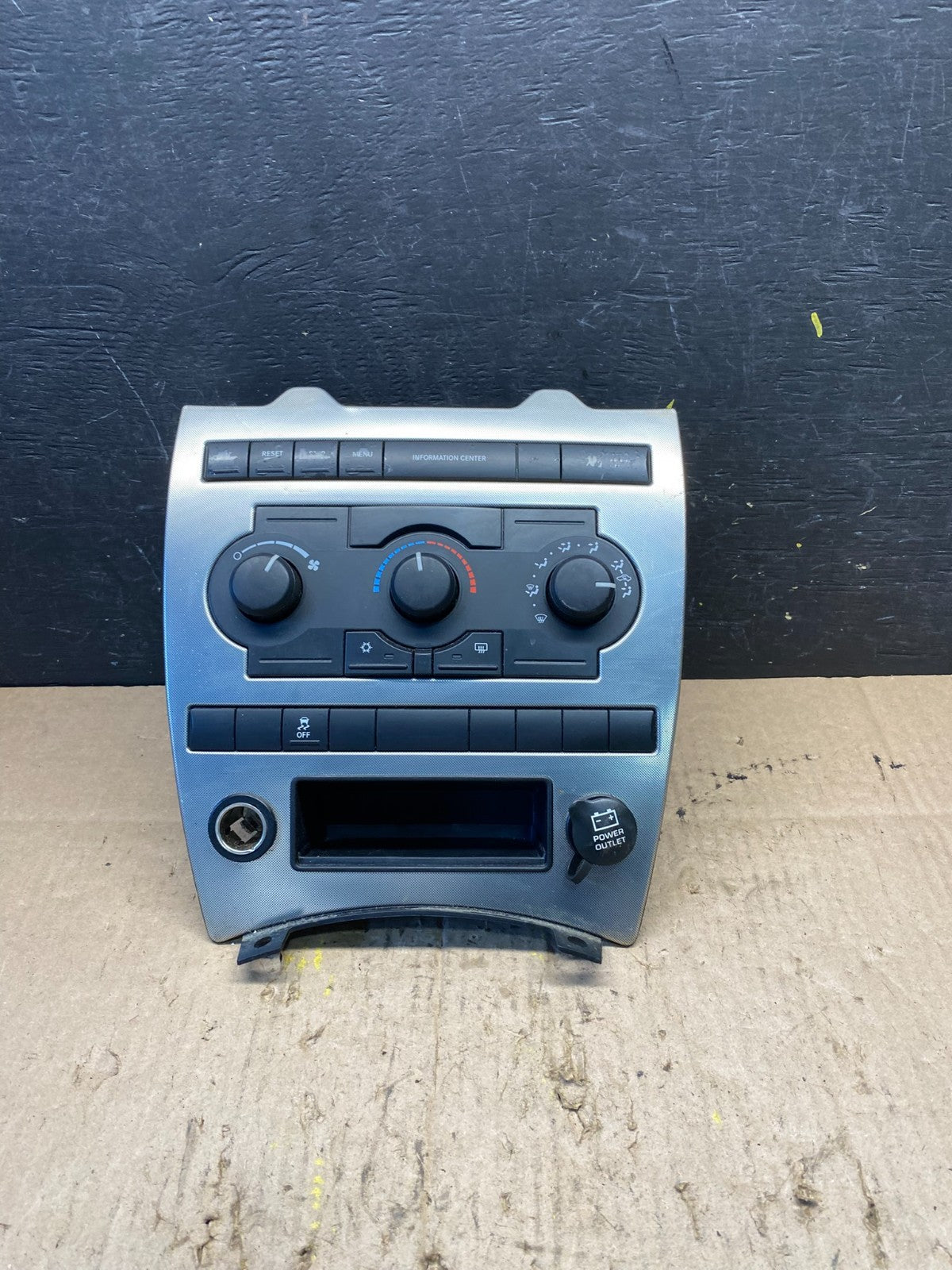 2005 2006 2007 Jeep Commander Grand Cherokee A/C Climate Control Bezel P7841 DG0