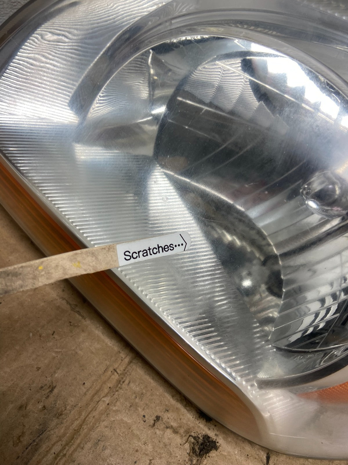 2005 to 2006 Kia Sportage Left Driver LH Halogen Headlight Y7013 DW3