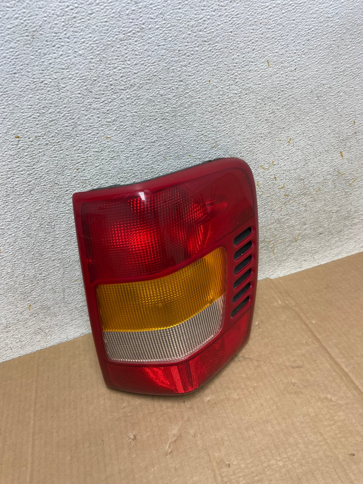 1999-2004 Jeep Grand Cherokee WJ Right Passenger Rh Tail Light AI5712 LK2