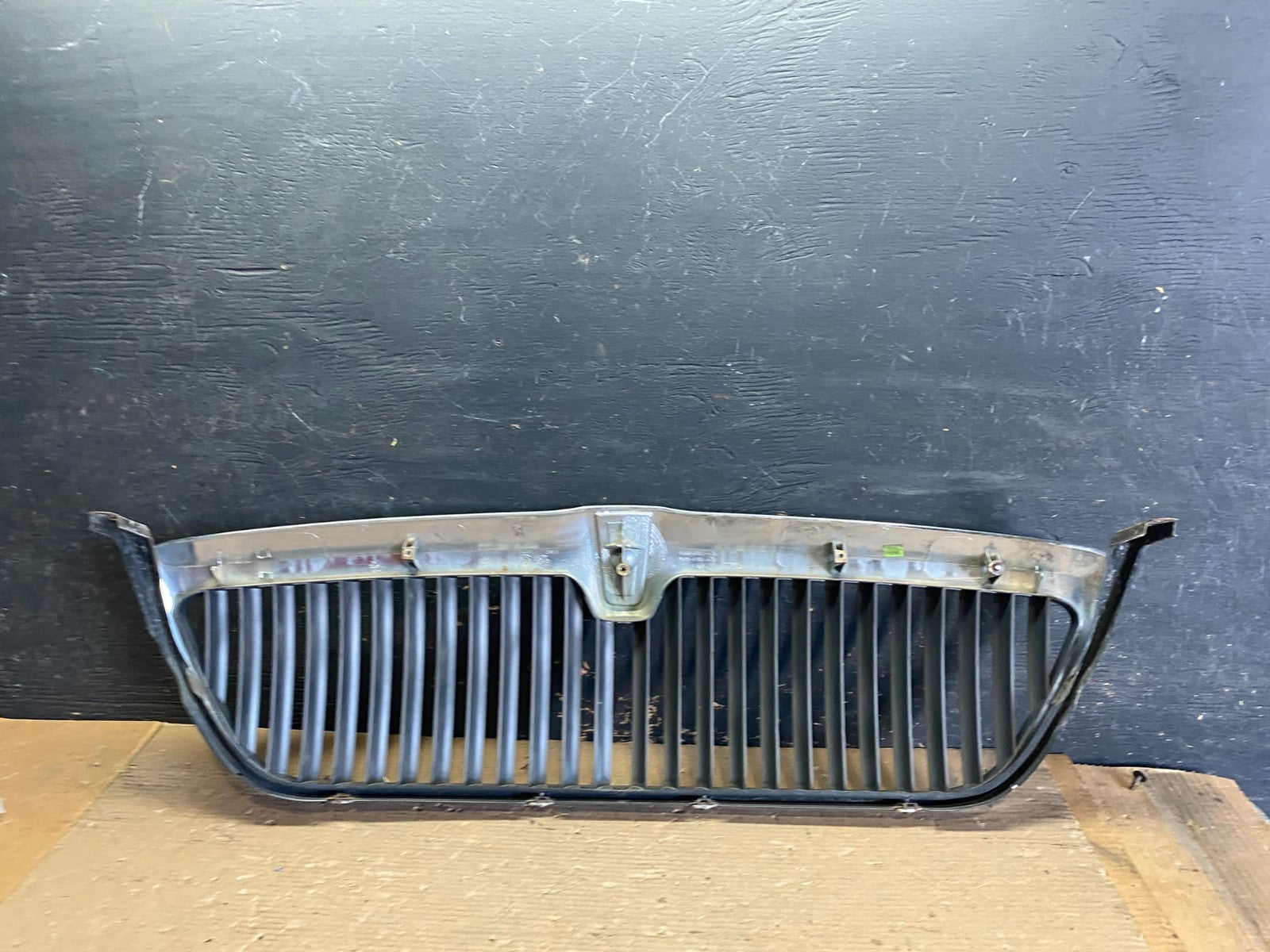 1998 to 2002 Lincoln Navigator Front Upper Grill Grille Oem S3257 DG4