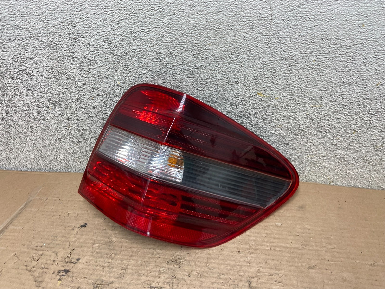2009 to 2011 Mercedes ML350 ML-Class Right Passenger RH Tail Light AA9641 LK1