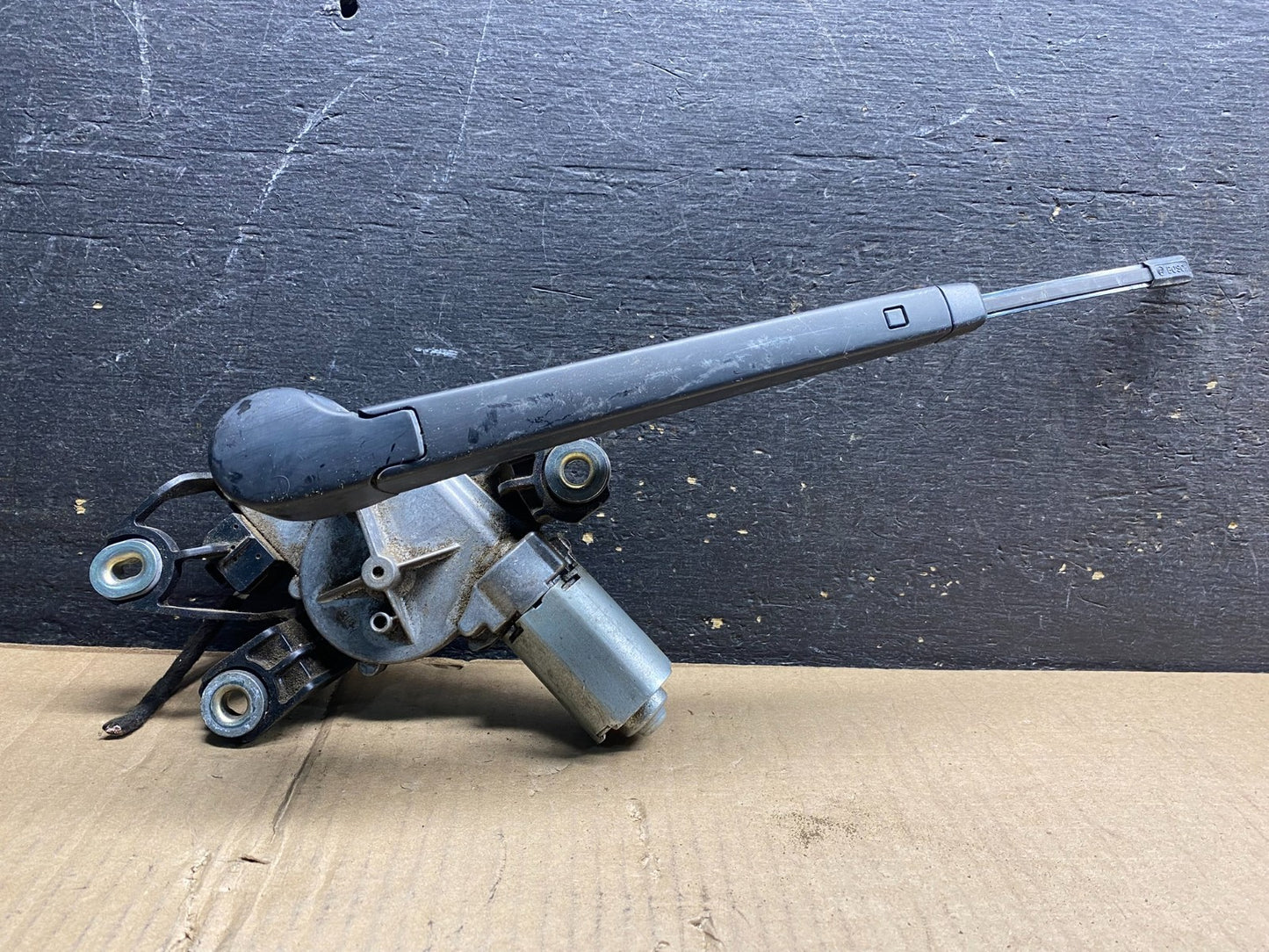 2006 to 2009 Volkswagen Golf Rear Windshield Wiper Motor OEM ab0397 DG0