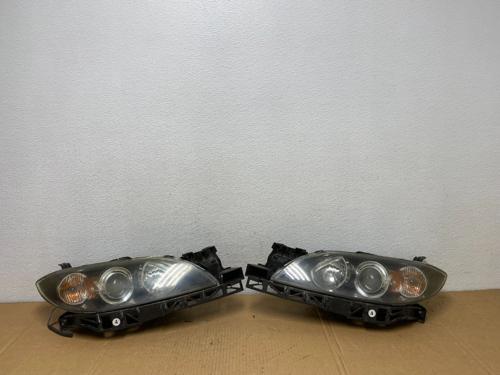 2004 to 2009 Mazda 3 Sedan Left+Right Side Headlights AD0871 DW0