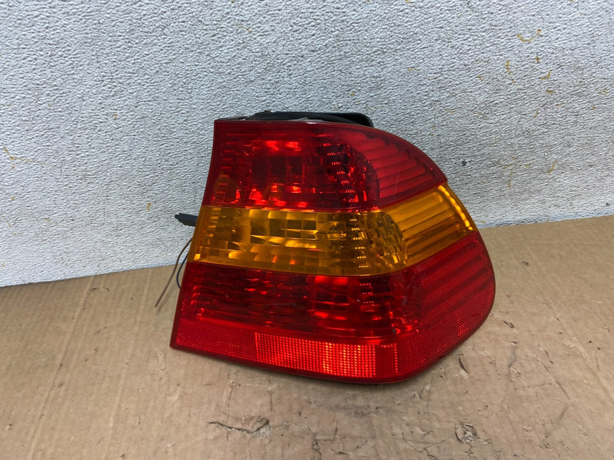 2002 - 2005 BMW 3 E46 Series Right Passenger RH Side Tail Light AI9167 LK0