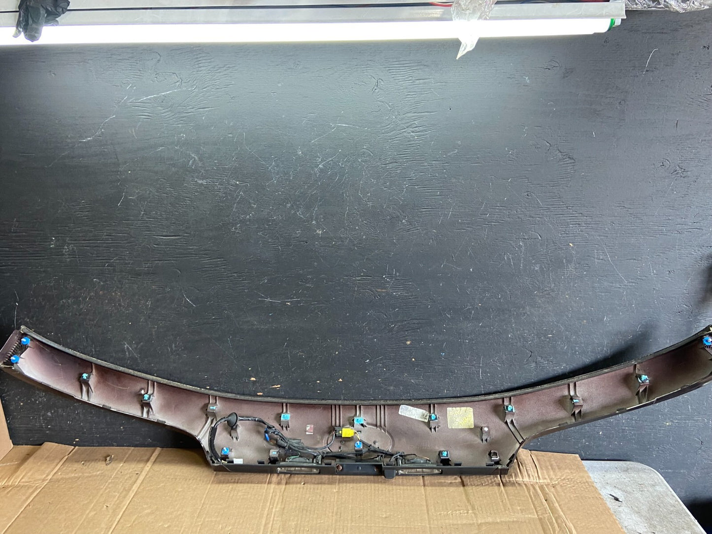 2014 to 2015 Kia Sorento Trunk Lid Emblem Molding Trim O1162 PS7