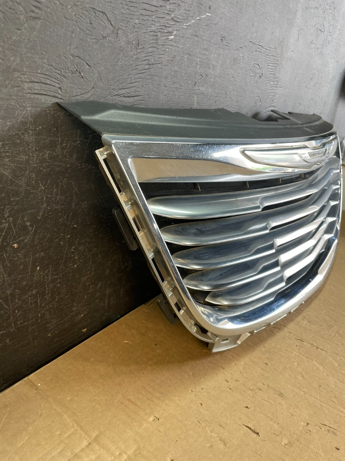 2011 to 2016 Chrysler Town & Country Front Upper Grill Grille AD5854 DW2