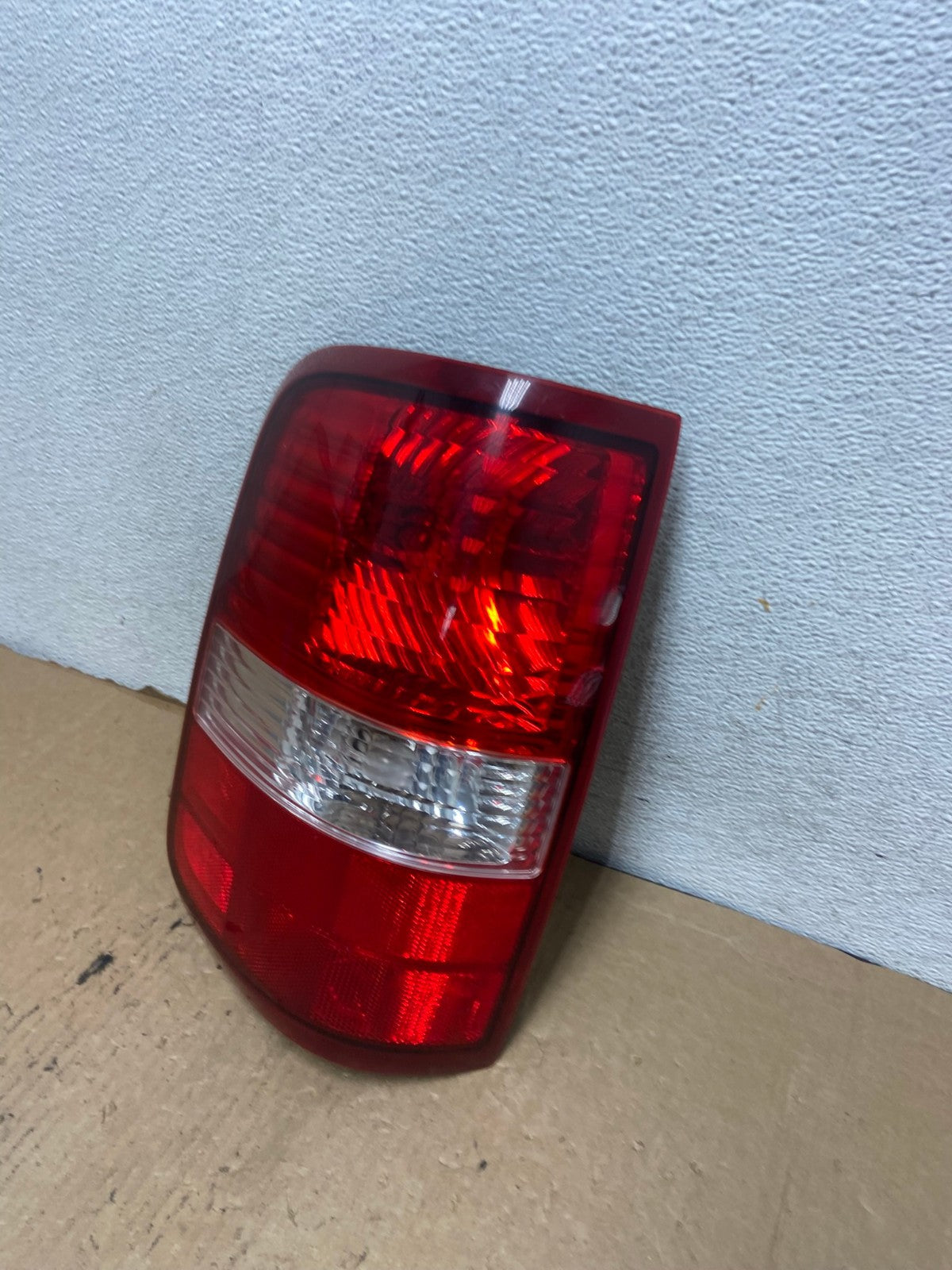 2004 to 2008 Ford F150 F-150 Left Driver LH Side Tail Light AG23561
