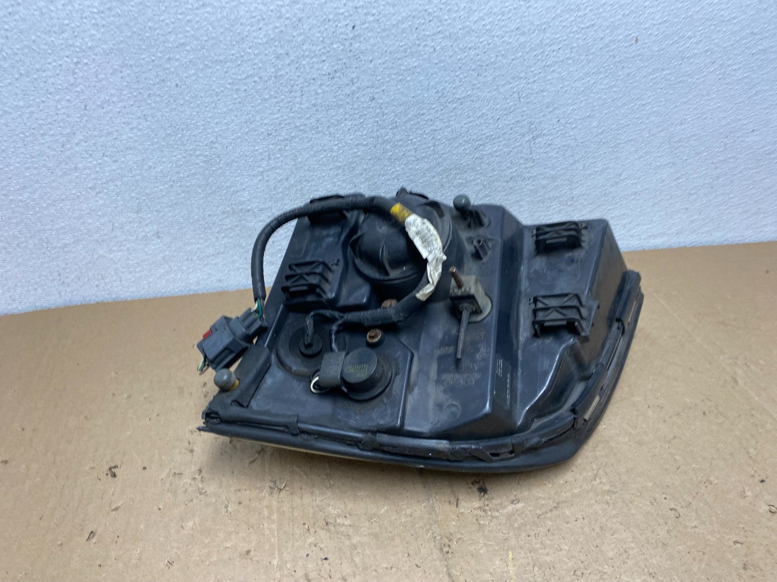 2002-2005 Mercury Mountaineer Right Passenger Halogen Headlight AC6002 DW5