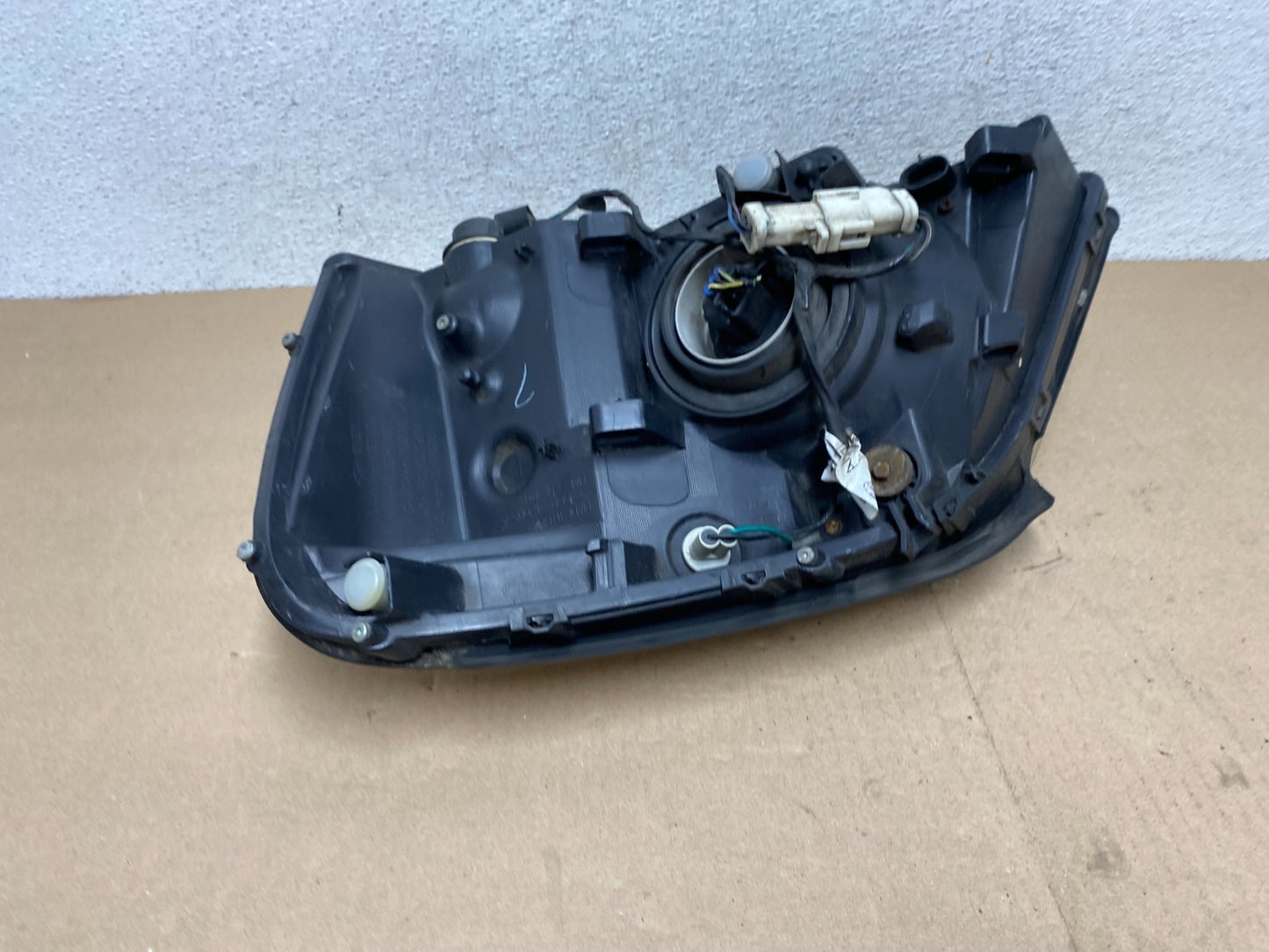 2004 - 2007 Ford Freestar Right Passenger RH Side Headlight Halogen AG4543 DW5