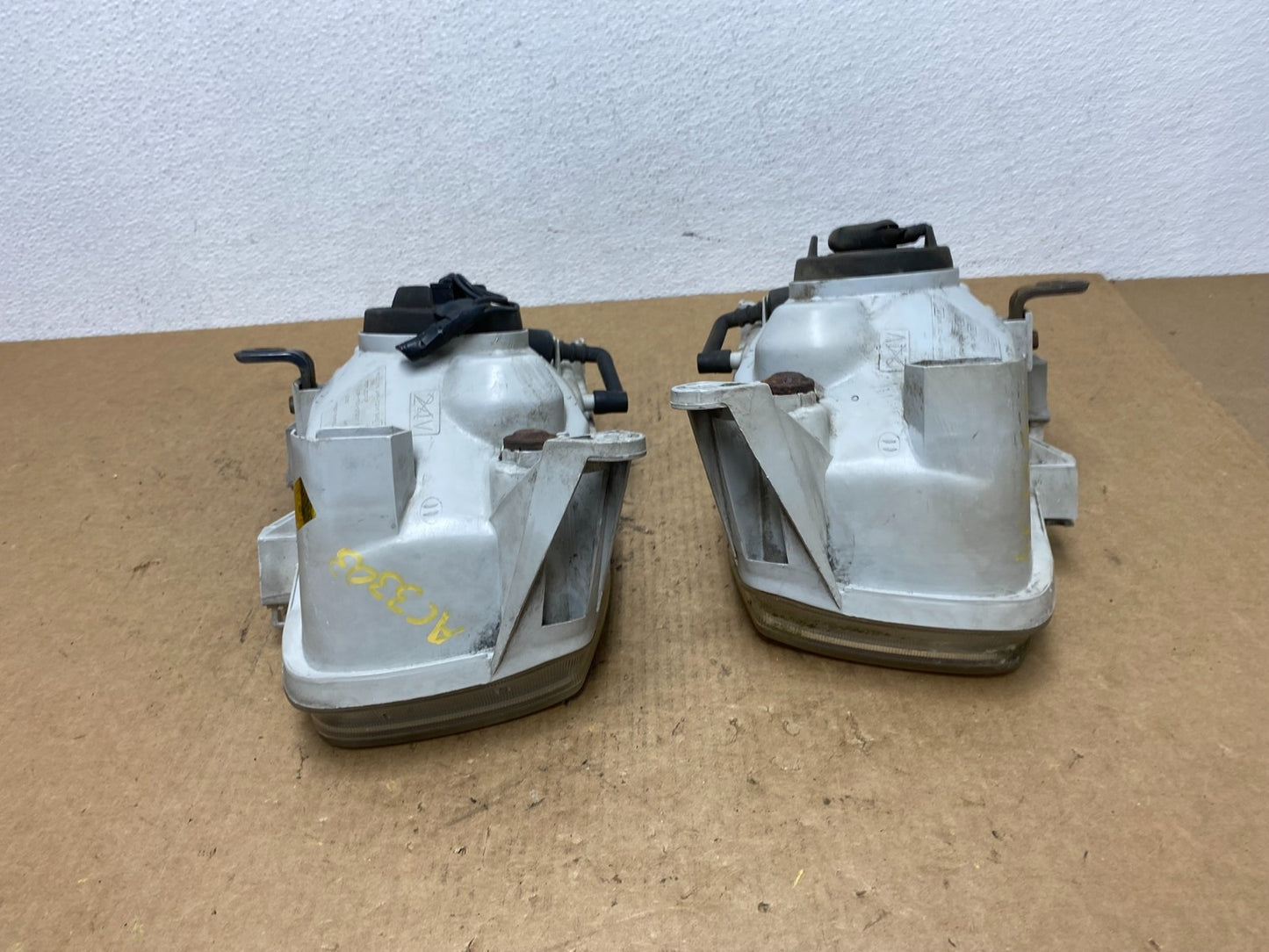 1999-2004 Nissan Pathfinder Left+Right Side Set Halogen Headlights Oem AC3303 DW7