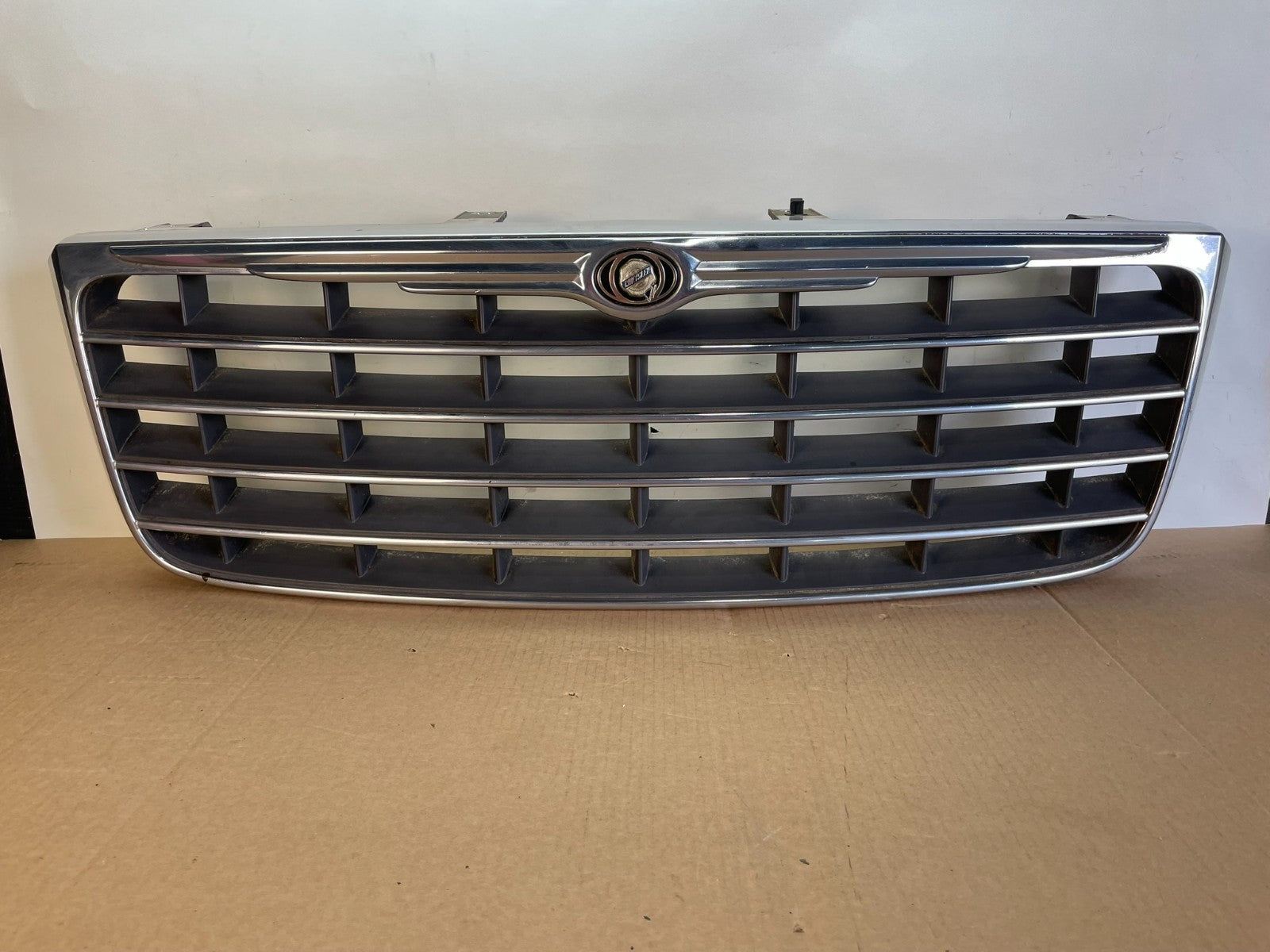 2007 2008 2009 Chrysler Aspen Front Radiator Upper Grill Grille AH0049 DG0
