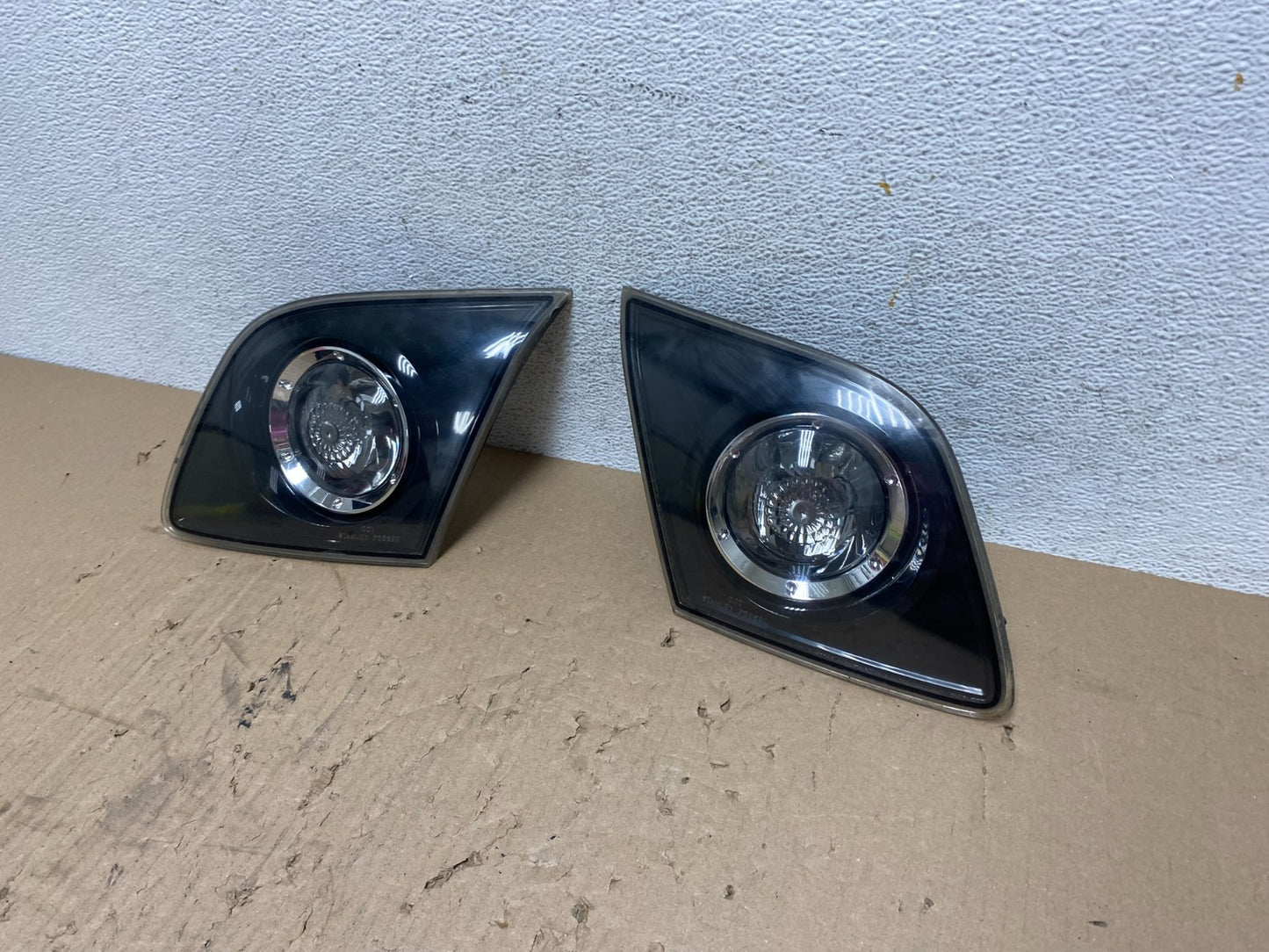 2004 to 2009 Mazda 3 Hatchback Left+Right Inner Tail Lights AE8837 DW1