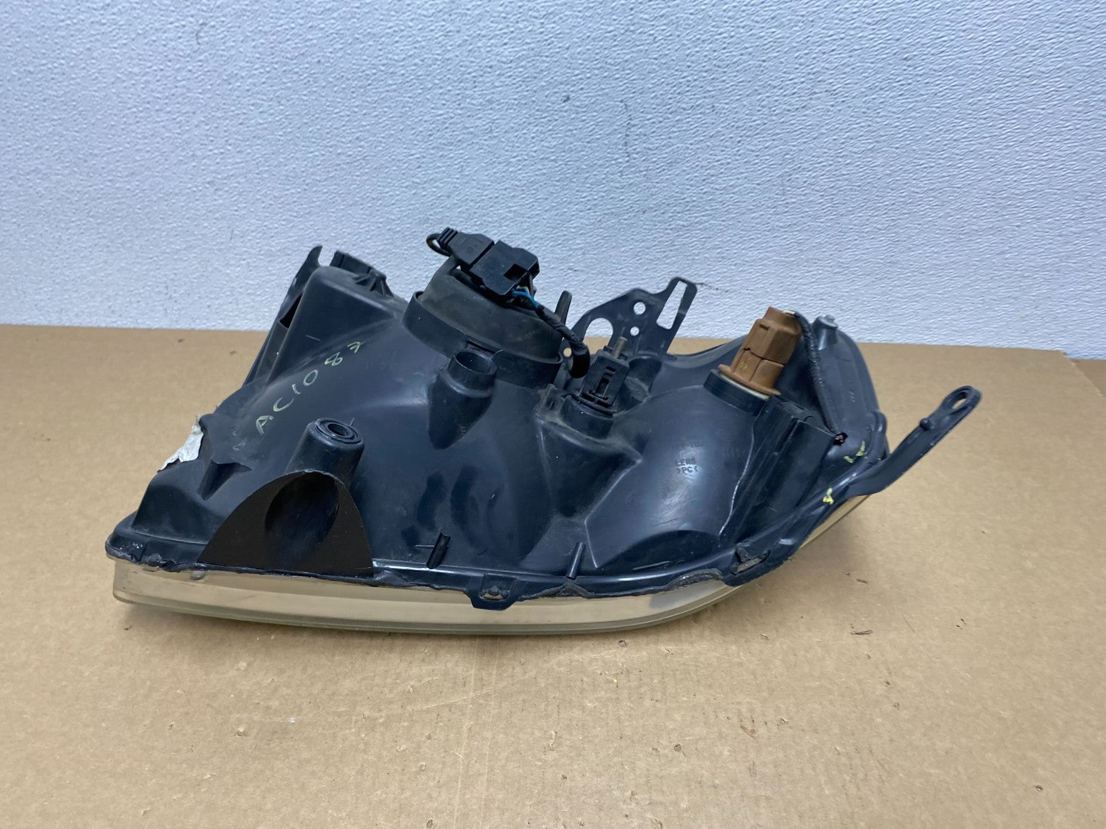 2005 - 2006 Mazda Tribute Right Passenger Rh Headlight Oem AC1087 DW9