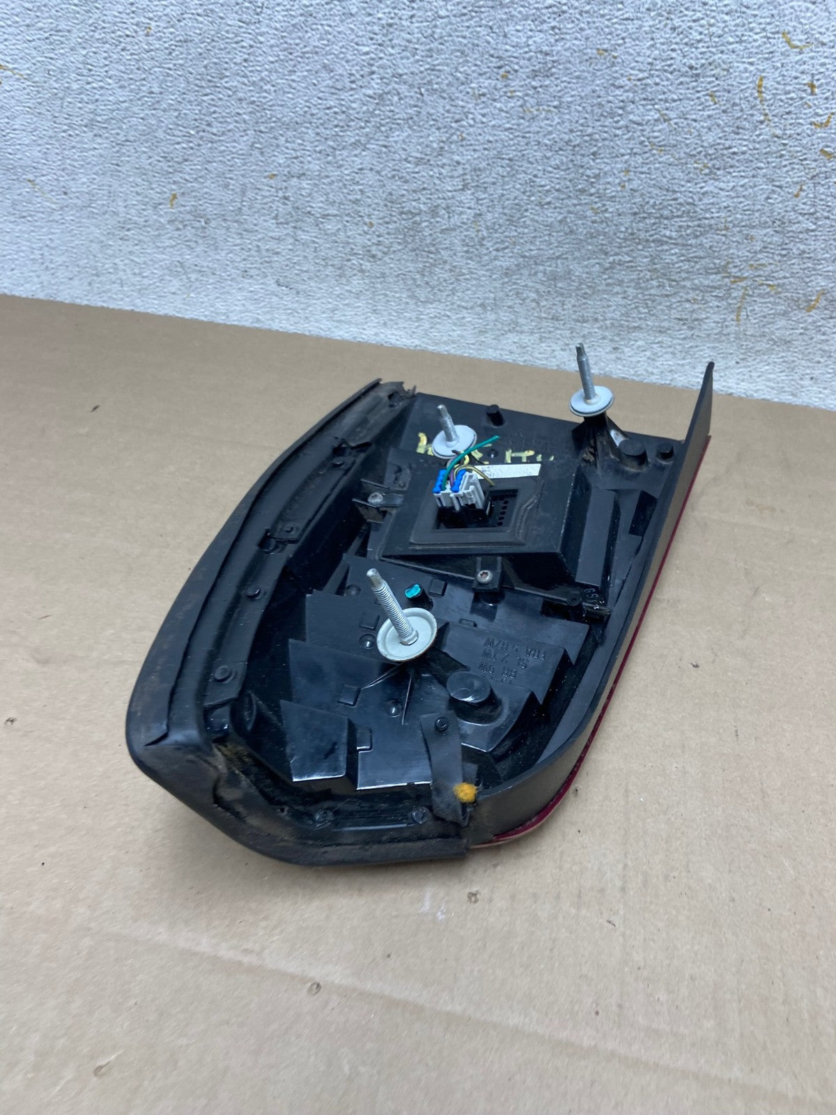 2000 to 2005 Cadillac Deville Left Driver Lh Side Tail Light AI1399 LK6