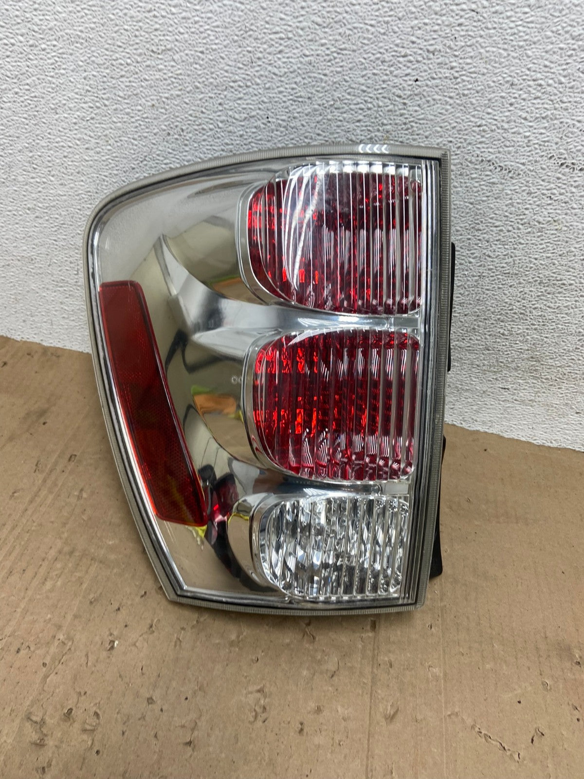 2005 to 2008 Chevrolet Equinox Left Driver Lh Side Tail Light AE9236 LK0