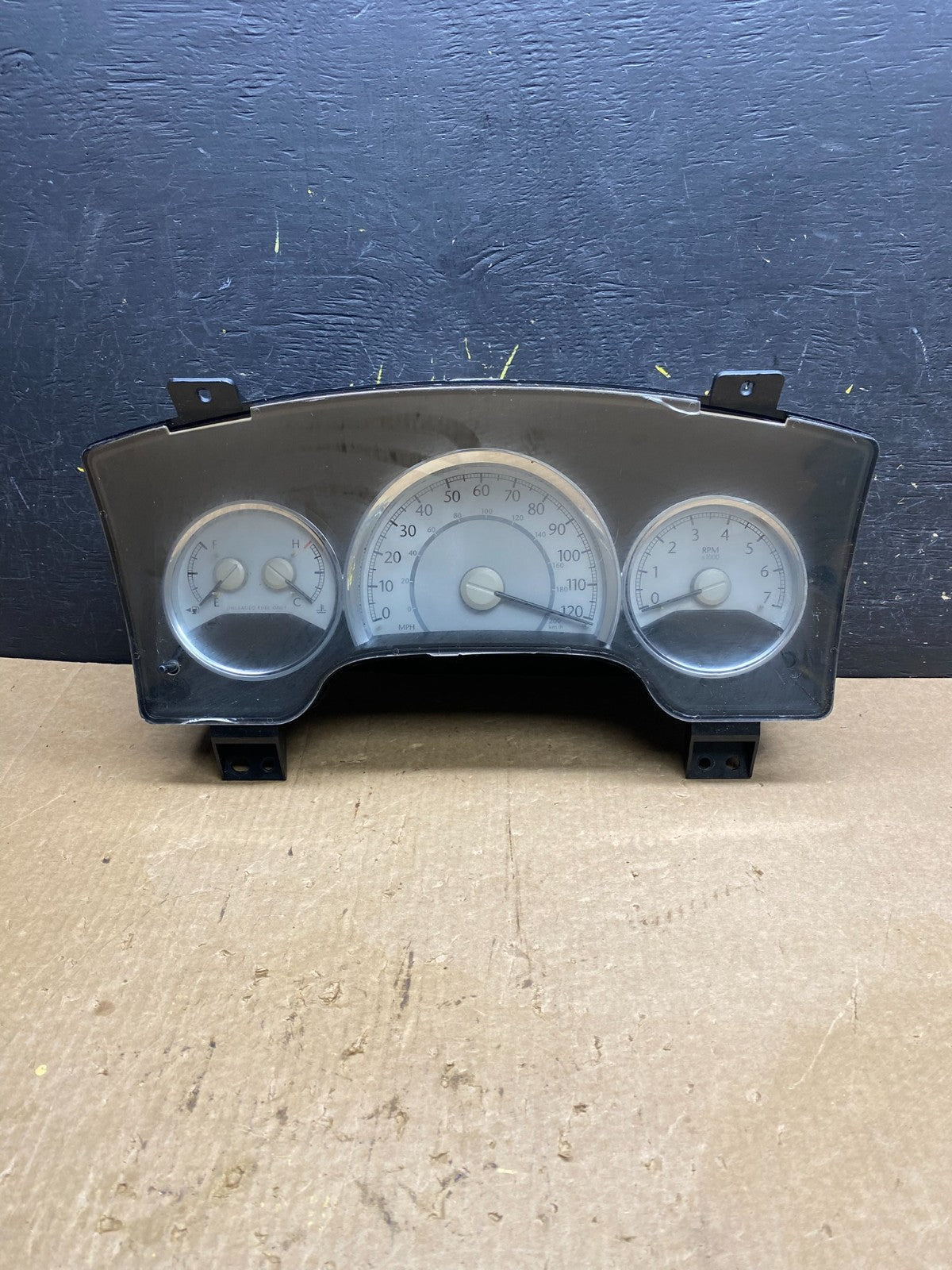 2007 2008 Chrysler Aspen Speedometer Cluster Gauge Z4391 DG0
