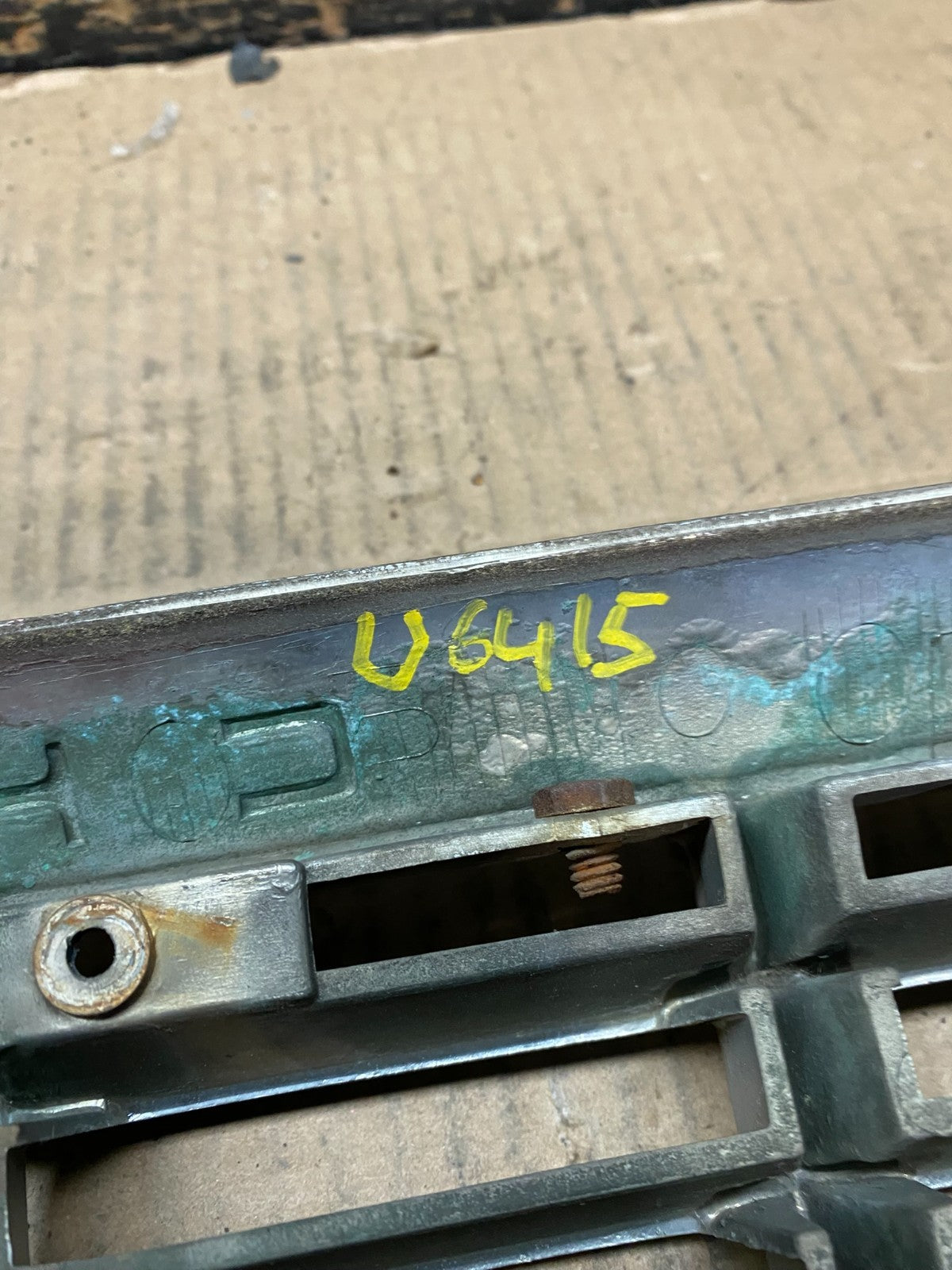 1993 to 1996 Chevrolet Caprice Front Upper Grill Grille u6415 DG14