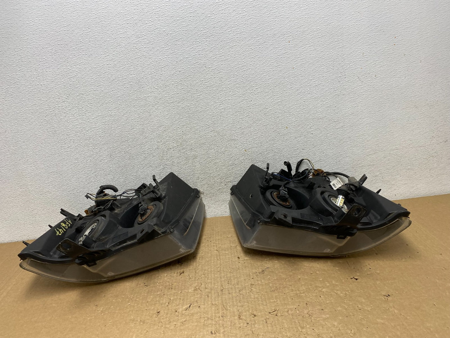 2007 to 2013 Chevrolet Suburban Tahoe Left+Right Set Headlights AF8147 DW6