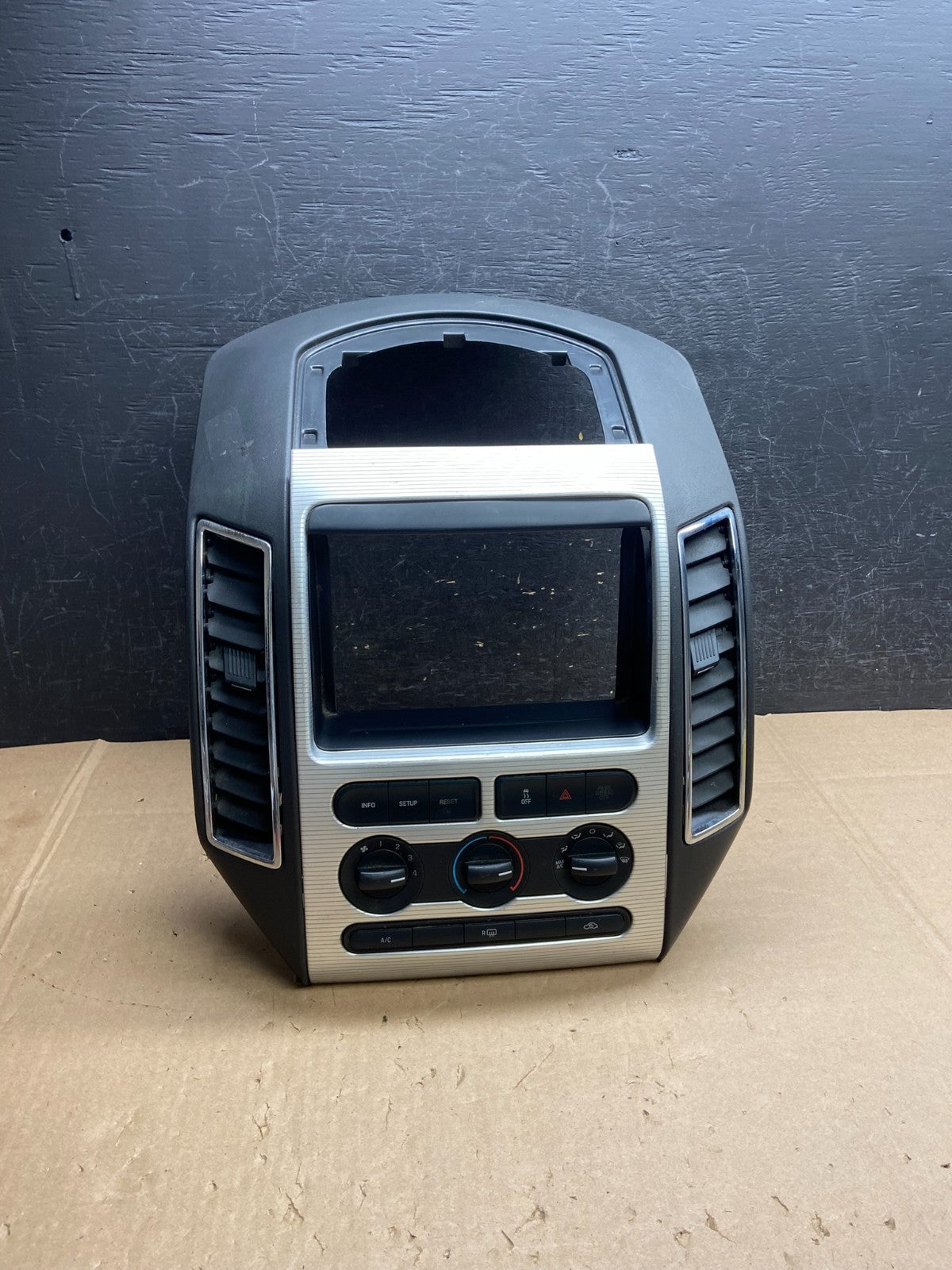 2007 - 2010 Ford Edge Heater Climate Control Radio Control Dash Bezel AI6397 DG0