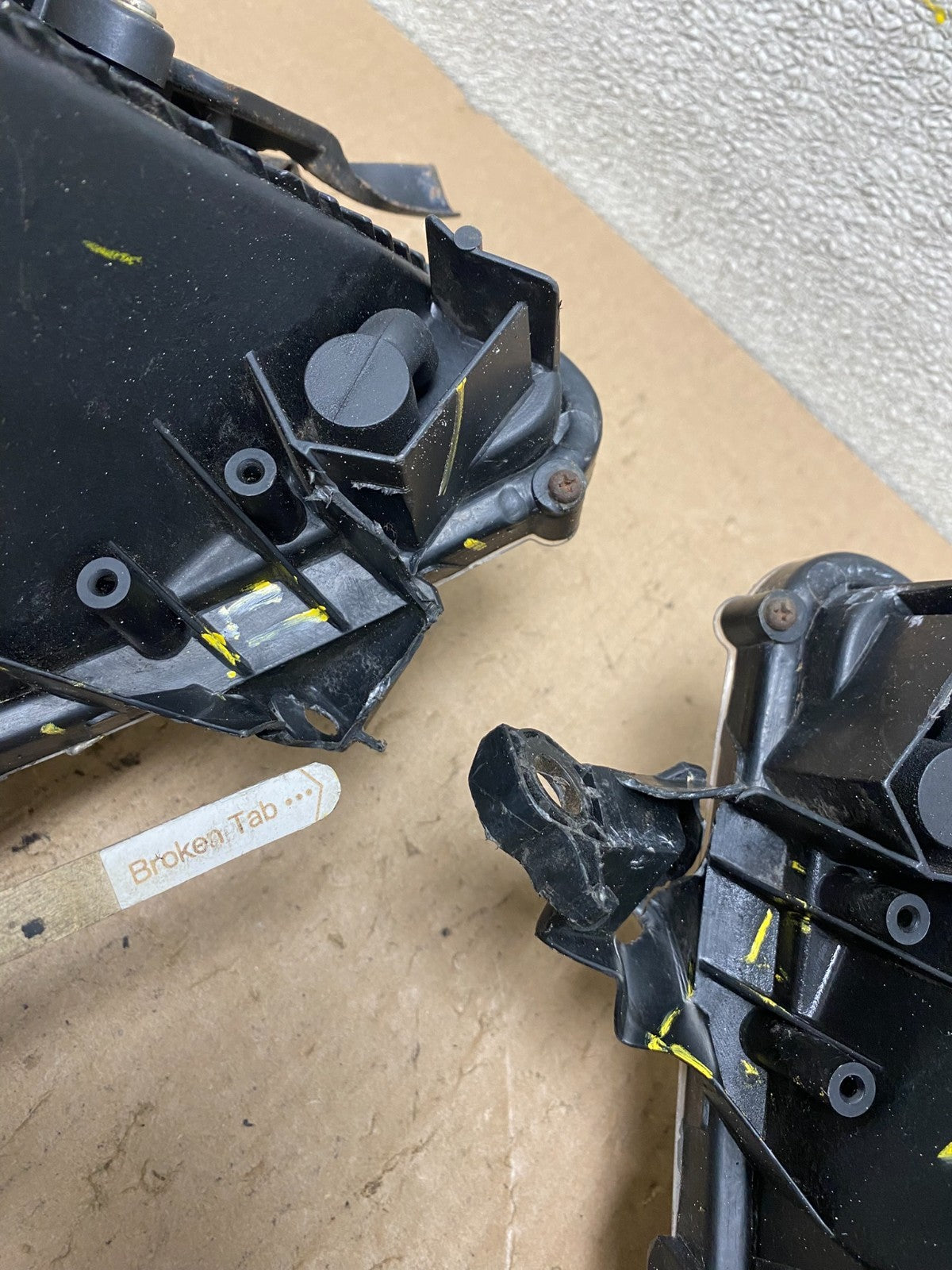 2004-2005 Toyota Prius Left+Right Side Xenon Headlights W0797 DW10