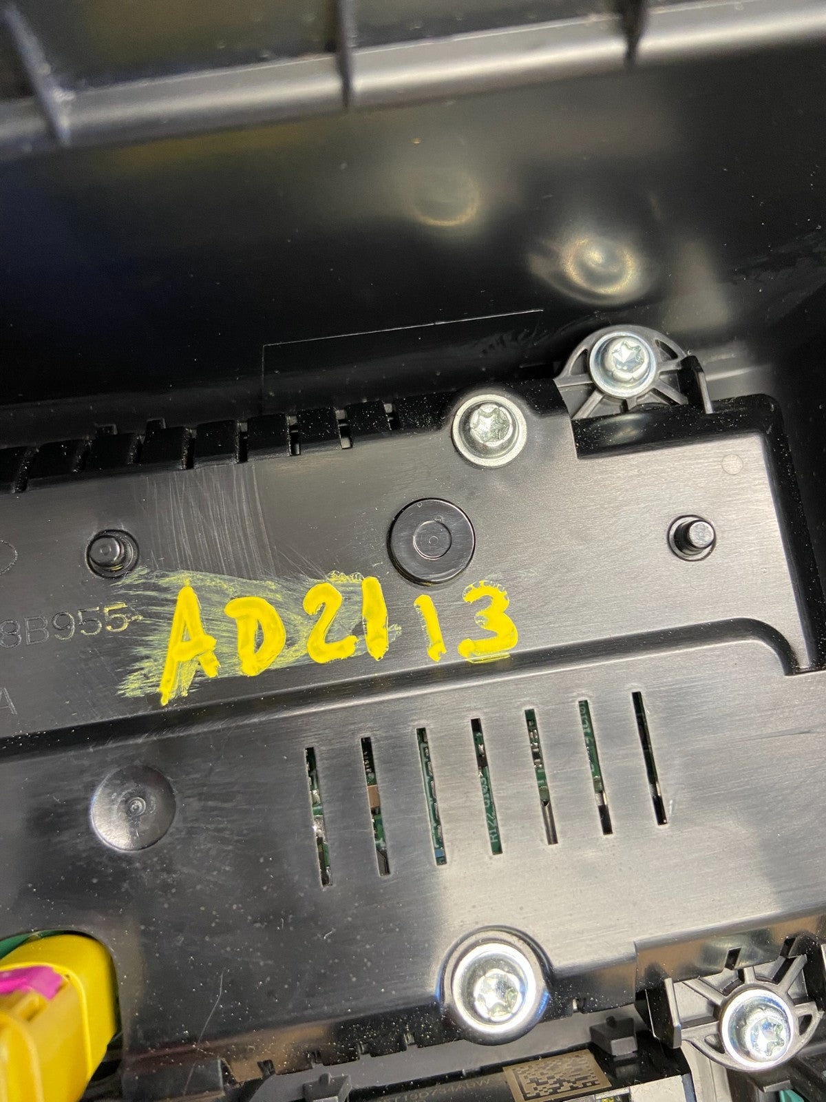 2020 to 2023 Ford Explorer Console Radio Display Screen Air Vents AD2113 DG6