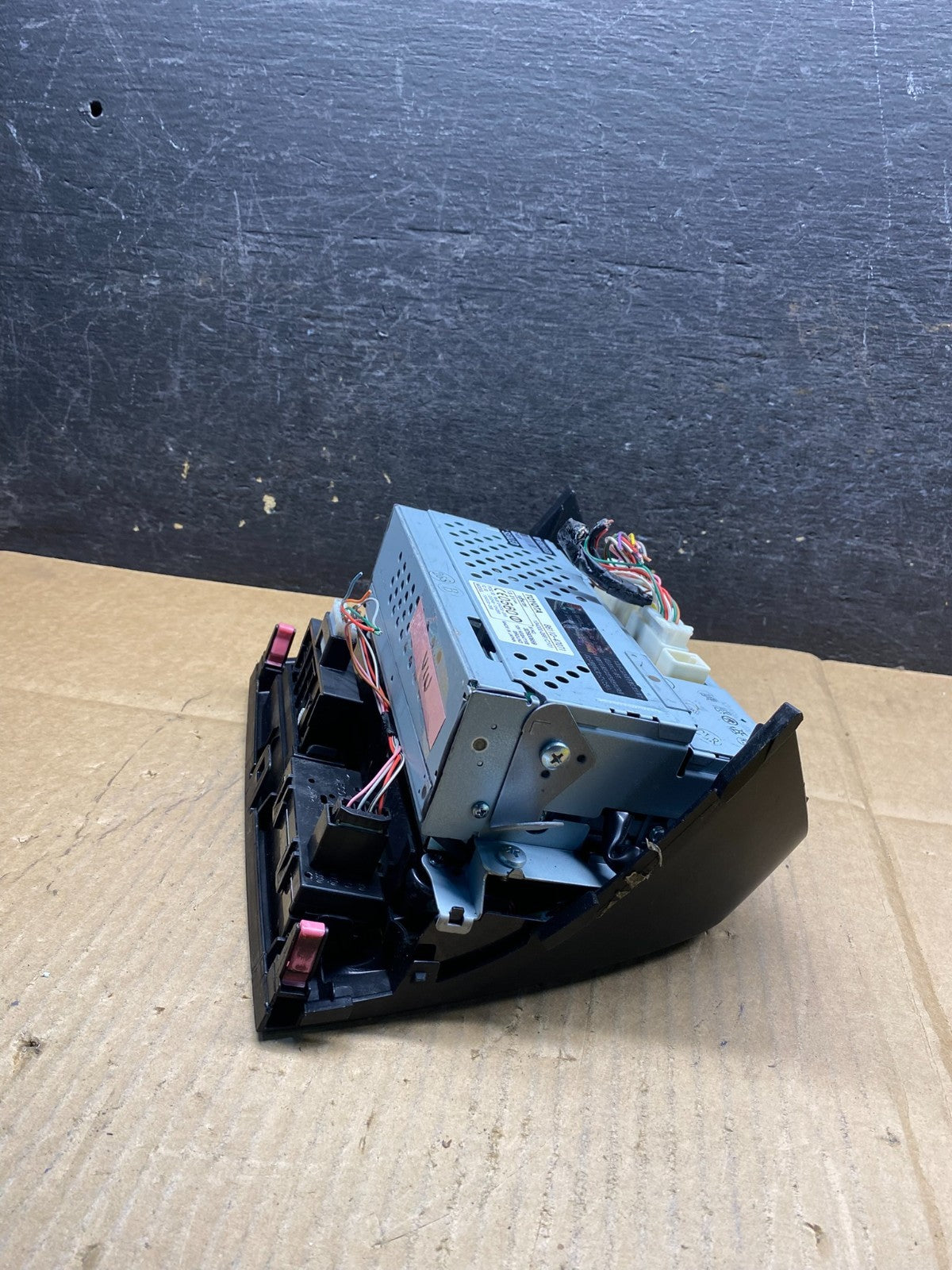 2004 to 2005 Toyota Prius Radio Stereo Receiver Screen Display AI9963 DG2